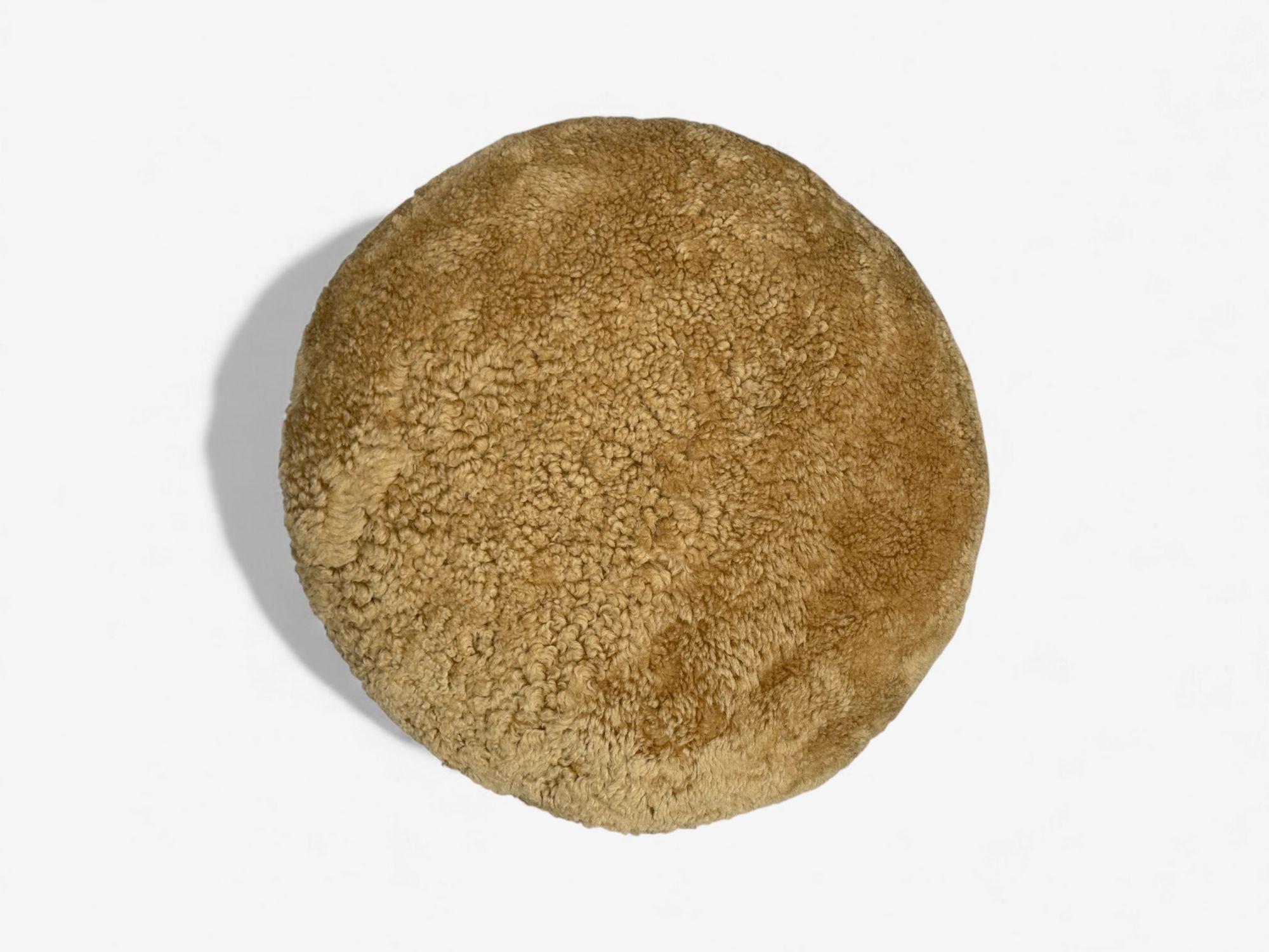 Tabourets de style moderne danois, en peau de mouton miel, érable et peau de mouton, A.I.C., 21e s. en vente 4