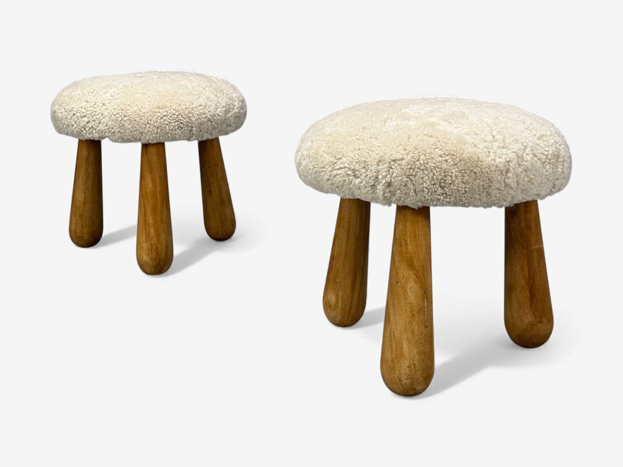 Danish Mid-Century Modern Style, Sheepskin Footstools or Ottomans, Beige Shearling, Maple, USA, 21st c.

Pair of Danish modern style tripod stools or ottomans. Each example is unique and one-of-a-kind, designed and produced here in the United