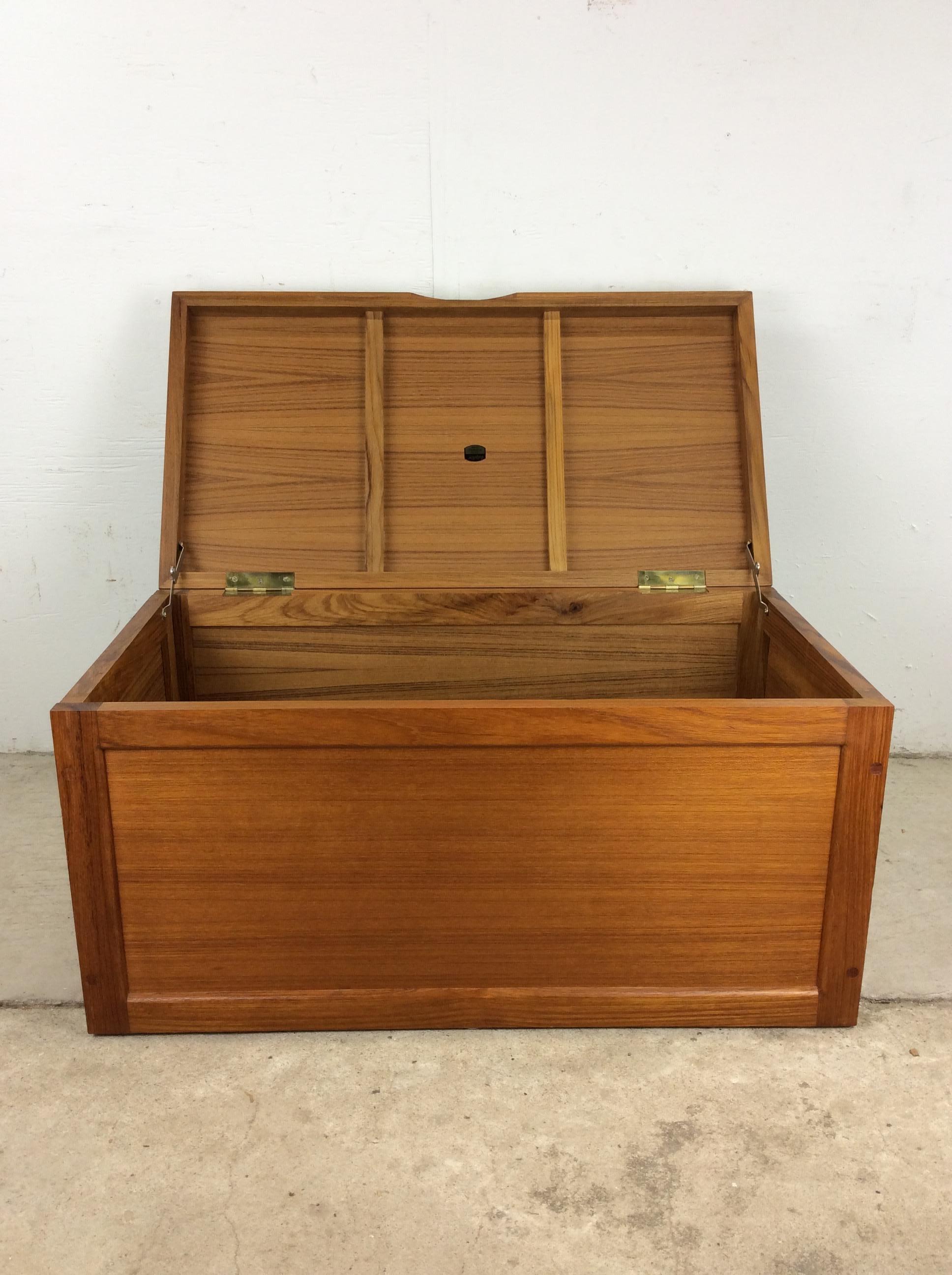 Dänische Modern Style Teak Decke Truhe im Angebot 7