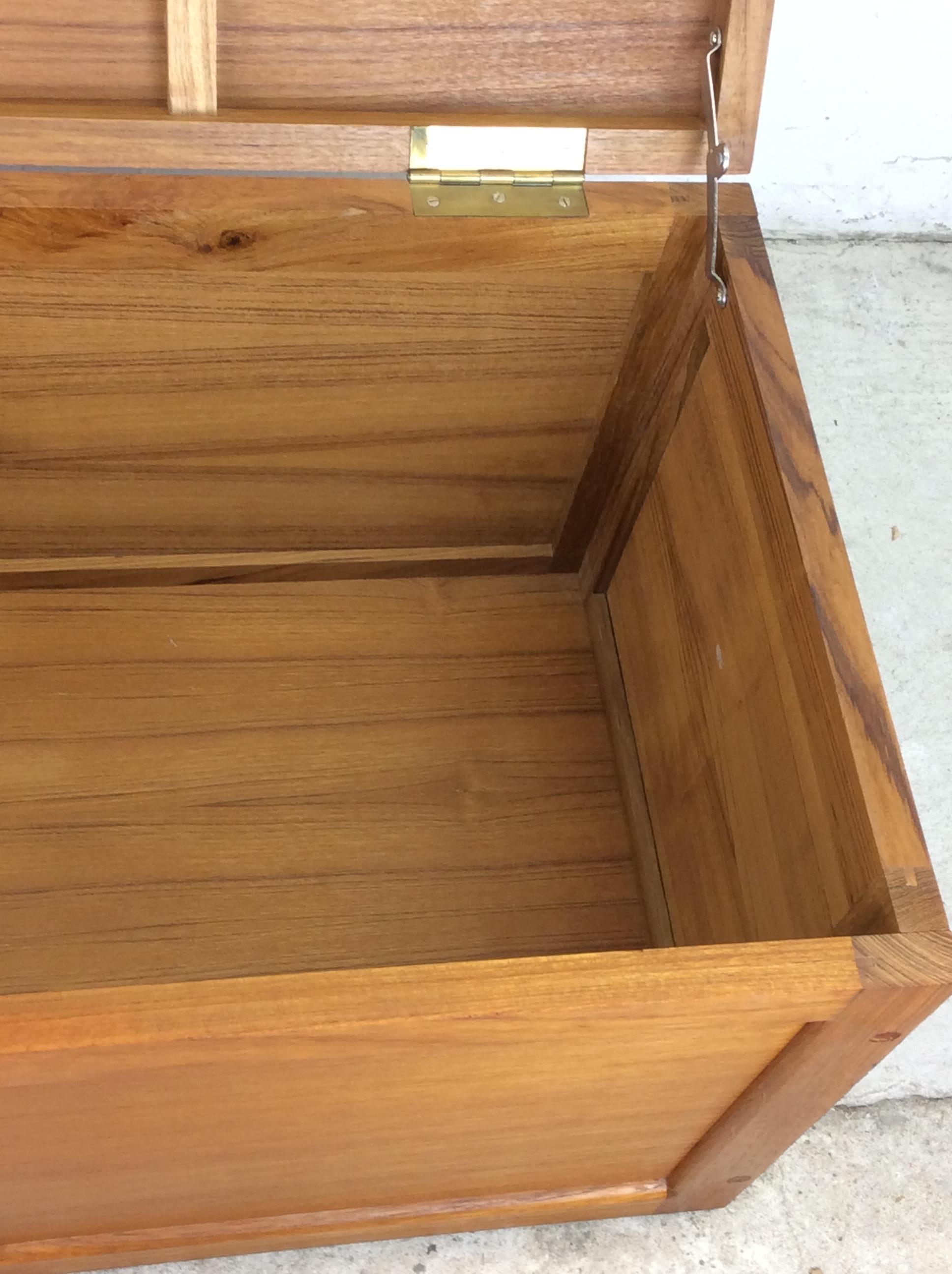 Dänische Modern Style Teak Decke Truhe im Angebot 11