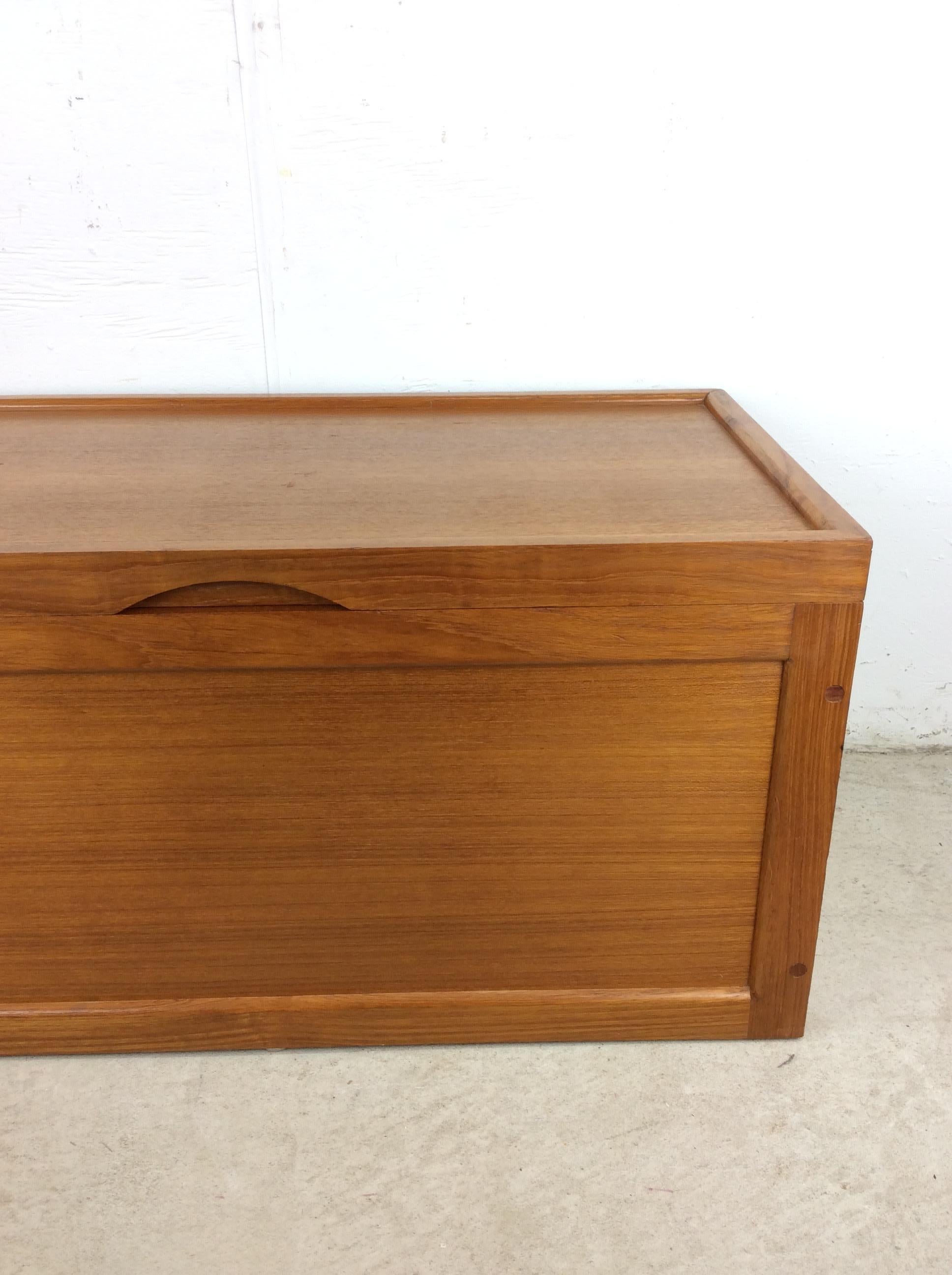 Dänische Modern Style Teak Decke Truhe im Zustand „Gut“ im Angebot in Freehold, NJ
