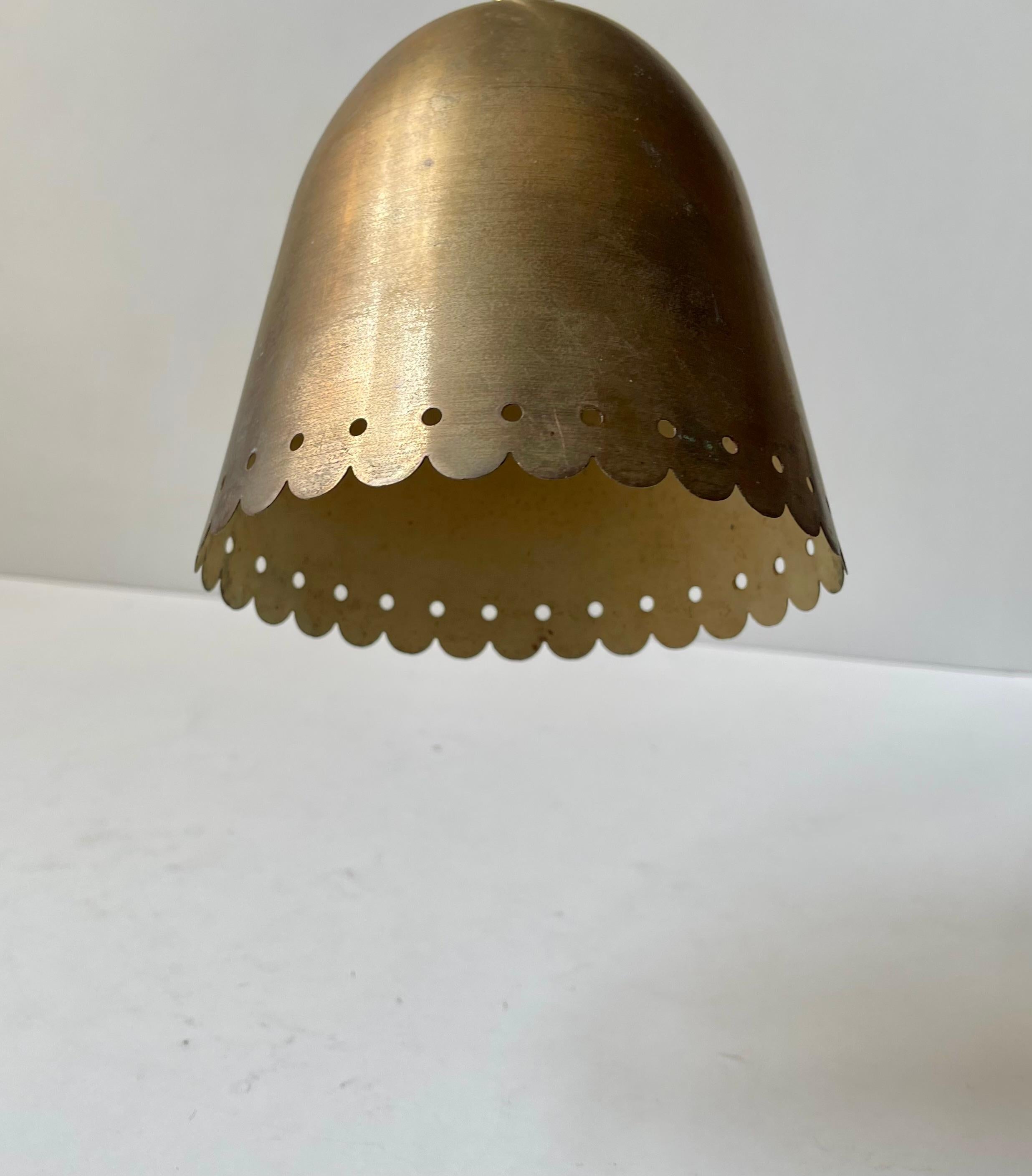 Danish Modern Svend Aage Holm-Sørensen Adjustable Swing Arm Wall Lamp in Brass In Good Condition For Sale In Esbjerg, DK