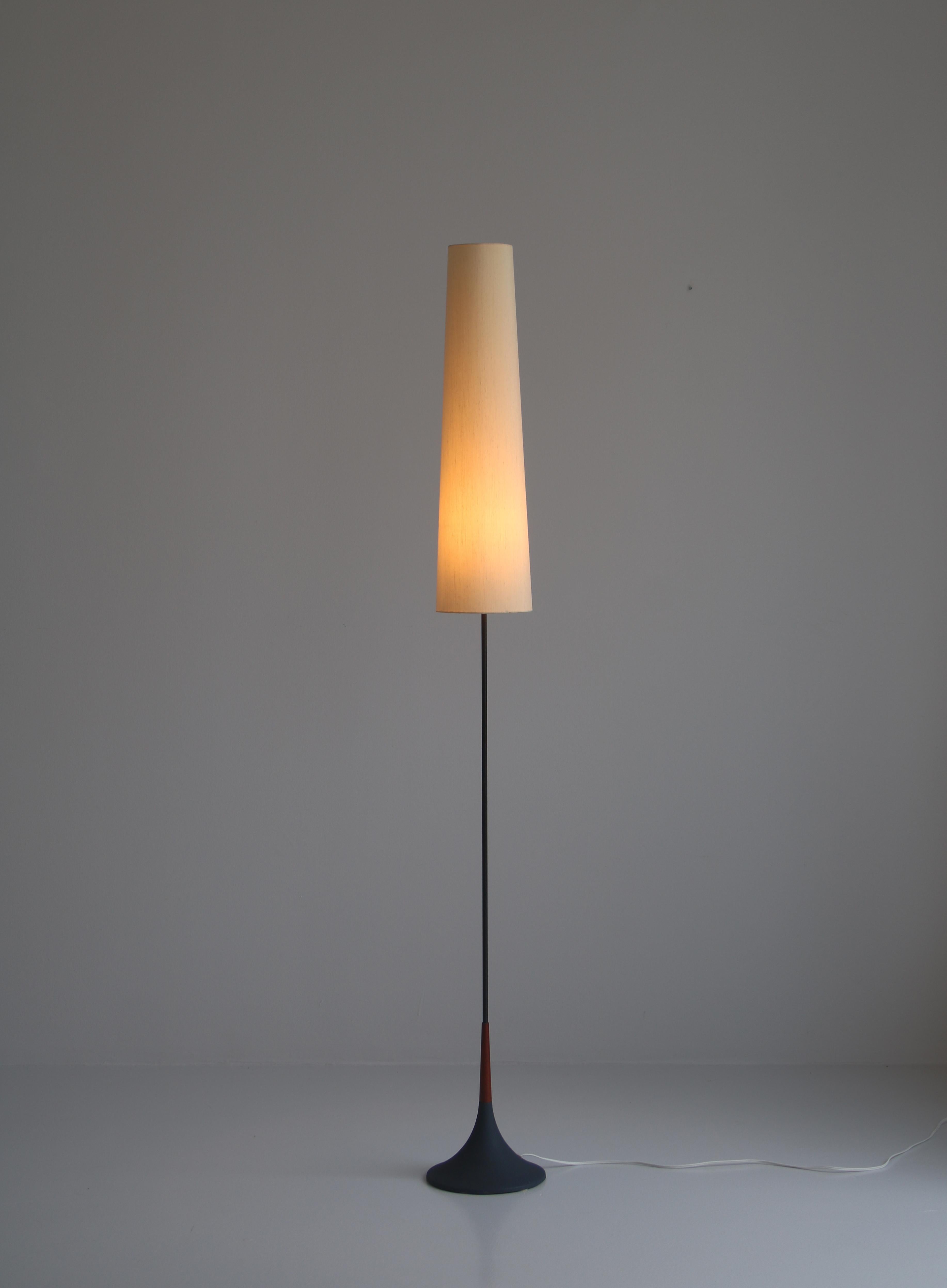 Danish Modern Svend Aage Holm Sørensen Floor Lamp in Teak and Cast Iron, 1960s In Good Condition In Odense, DK