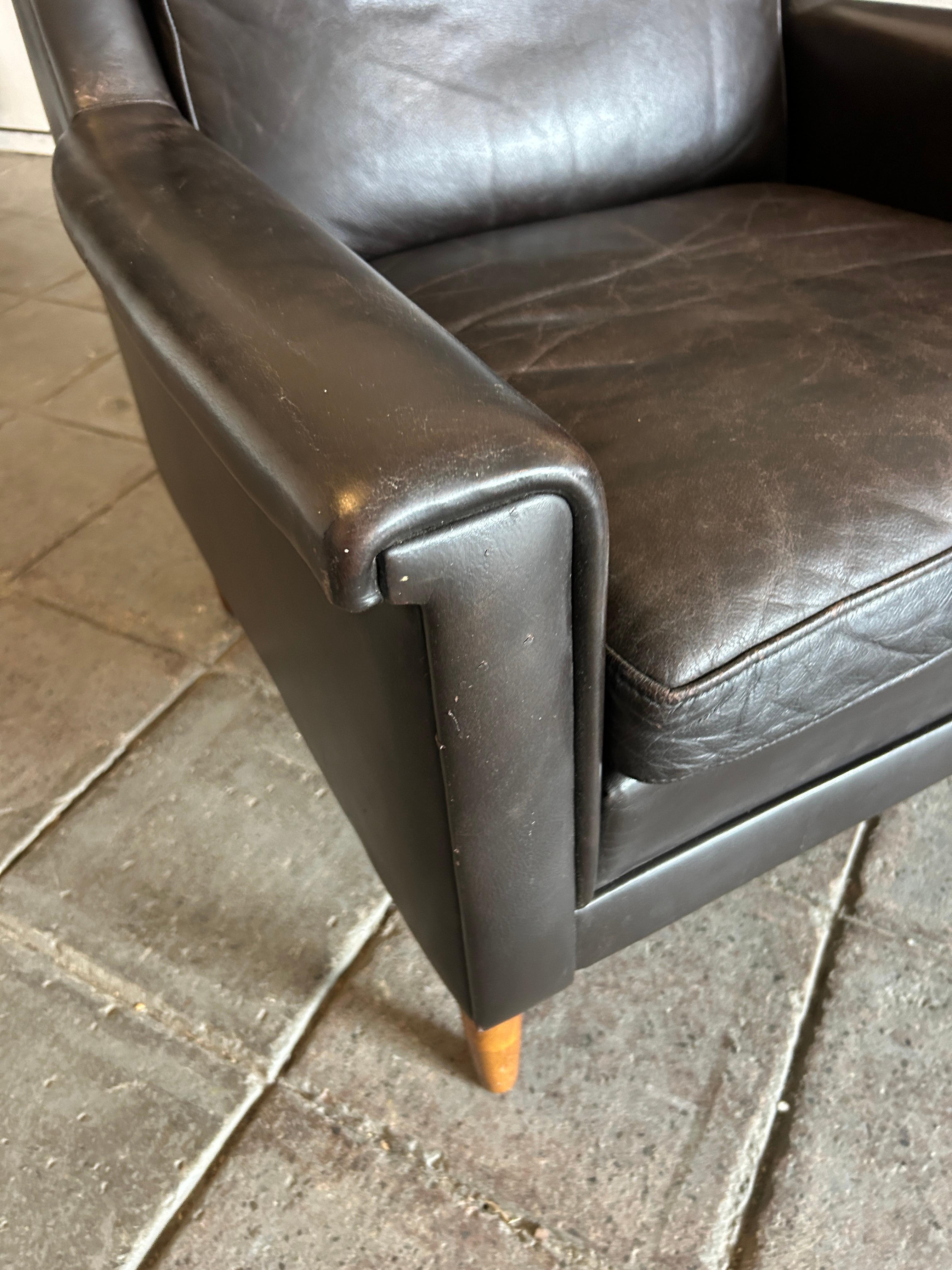 Danish Modern Svend Skipper low back dark brown Leather Lounge Chair In Good Condition In BROOKLYN, NY