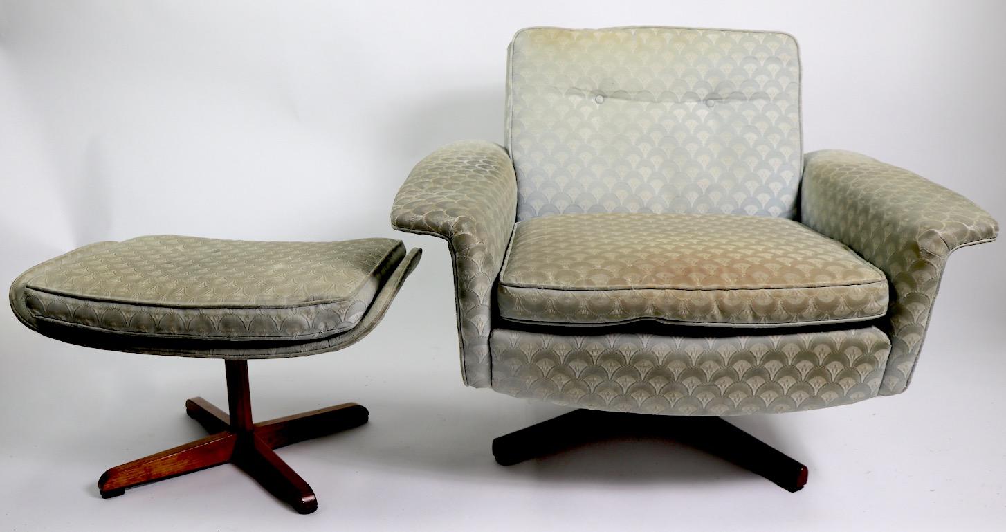 Danish Modern Swivel Chair and Ottoman Attributed to DUX 4
