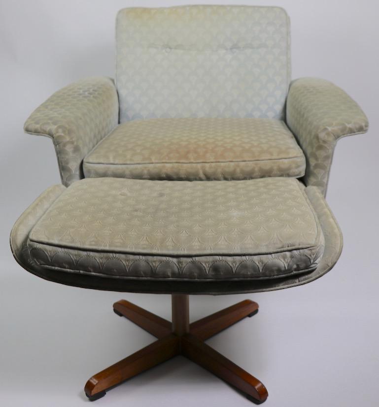 Danish Modern Swivel Chair and Ottoman Attributed to DUX 5