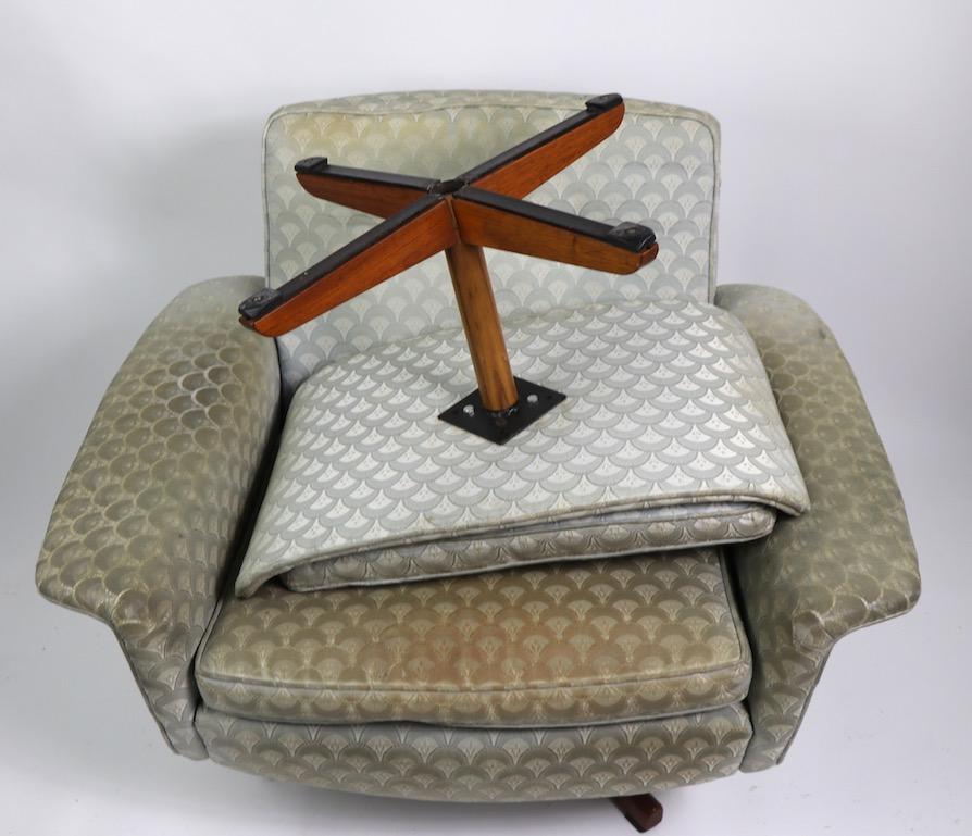 Danish Modern Swivel Chair and Ottoman Attributed to DUX 7