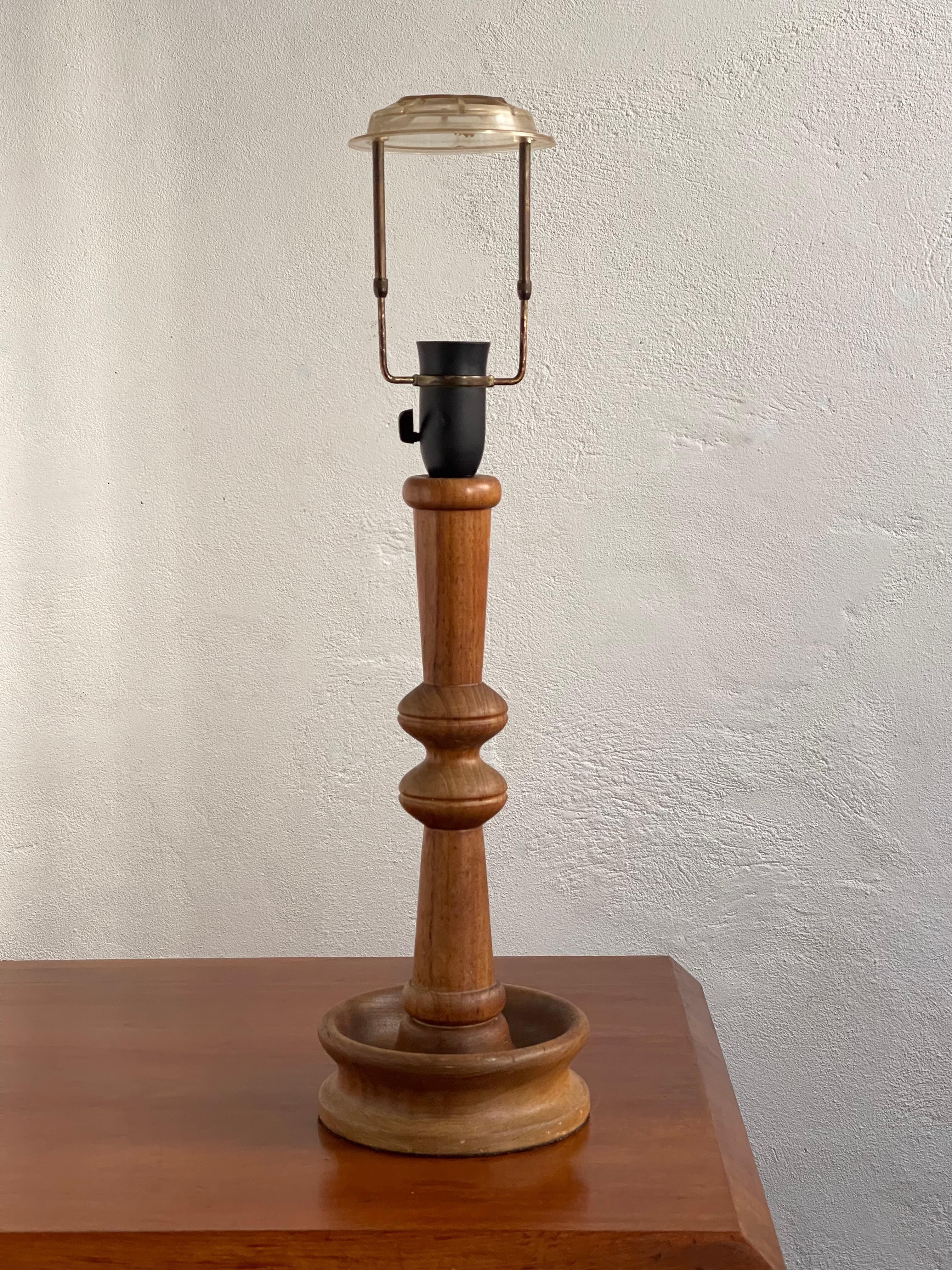 Danish modern table lamp in one solid piece of carved teak wood. Denmark 1950s For Sale 4