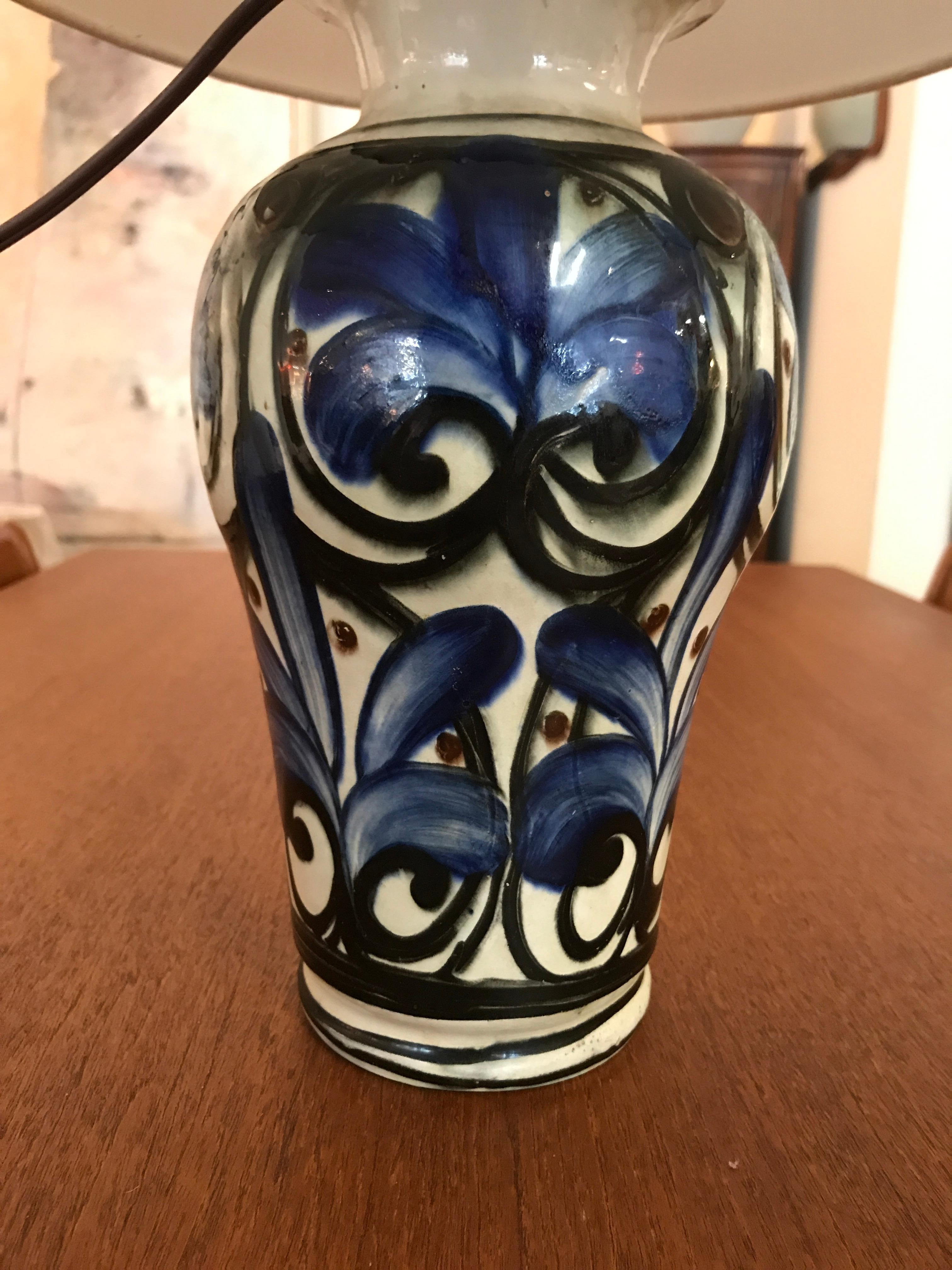 Danish Modern Table Lamp with Hand Painted Floral Motif (Dänisch)
