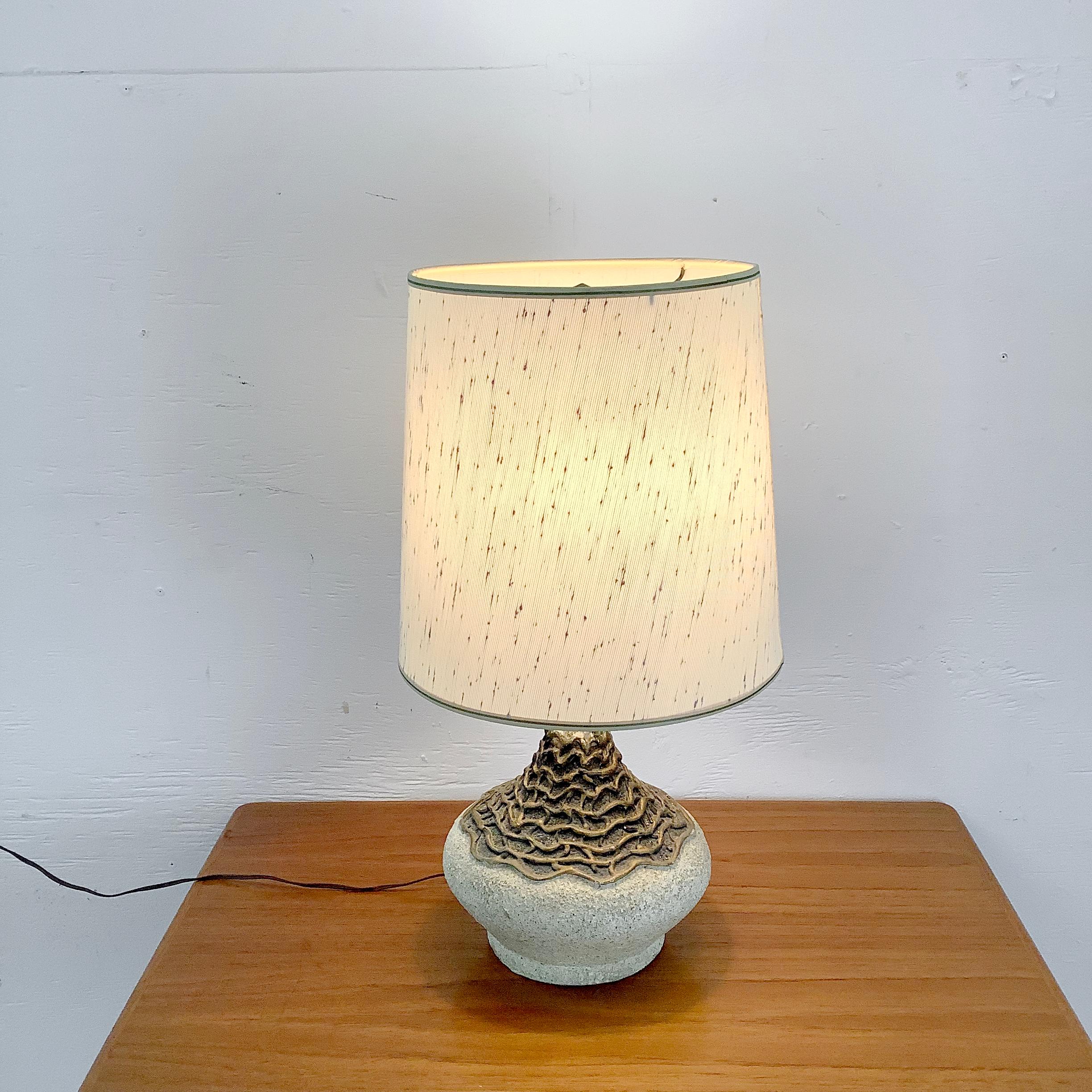 Lampe de table moderne danoise avec abat-jour en vente 5