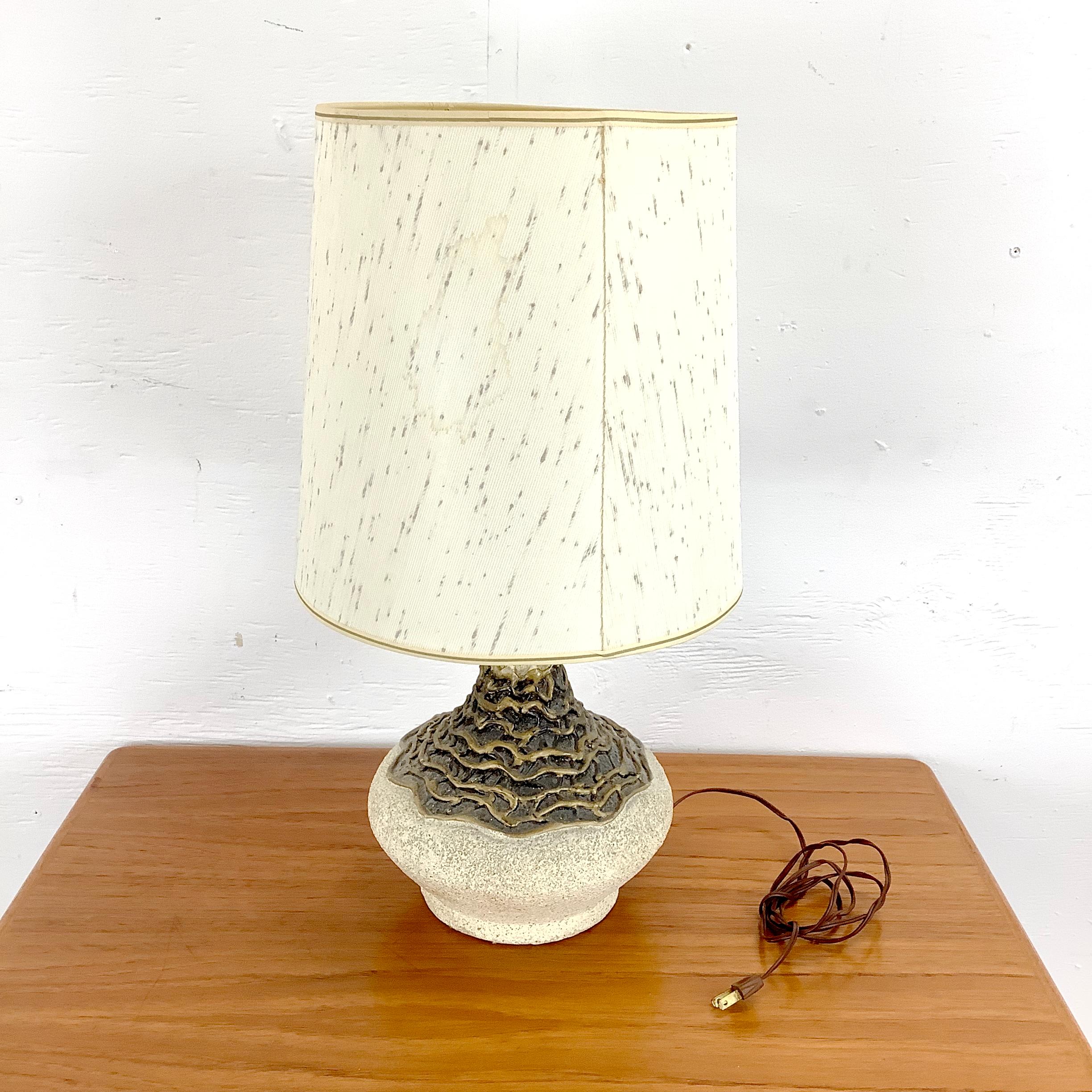 Lampe de table moderne danoise avec abat-jour en vente 10