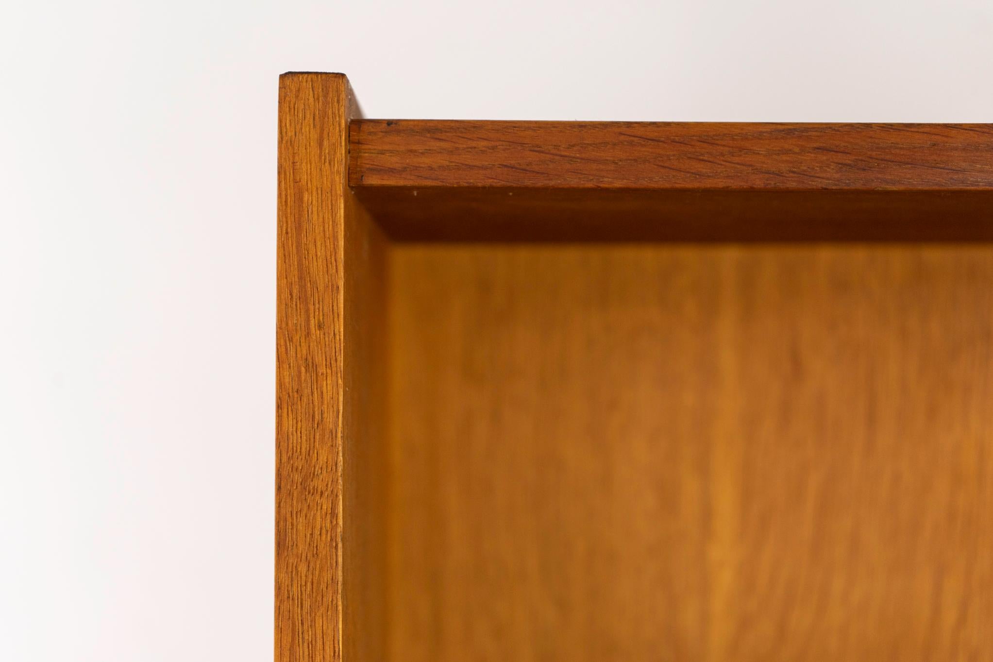 Danish Modern Tall Oak Bücherregal (Furnier) im Angebot