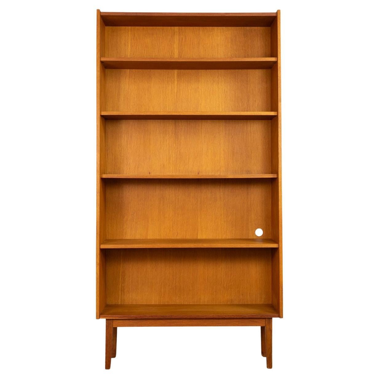 Librería alta danesa moderna de roble