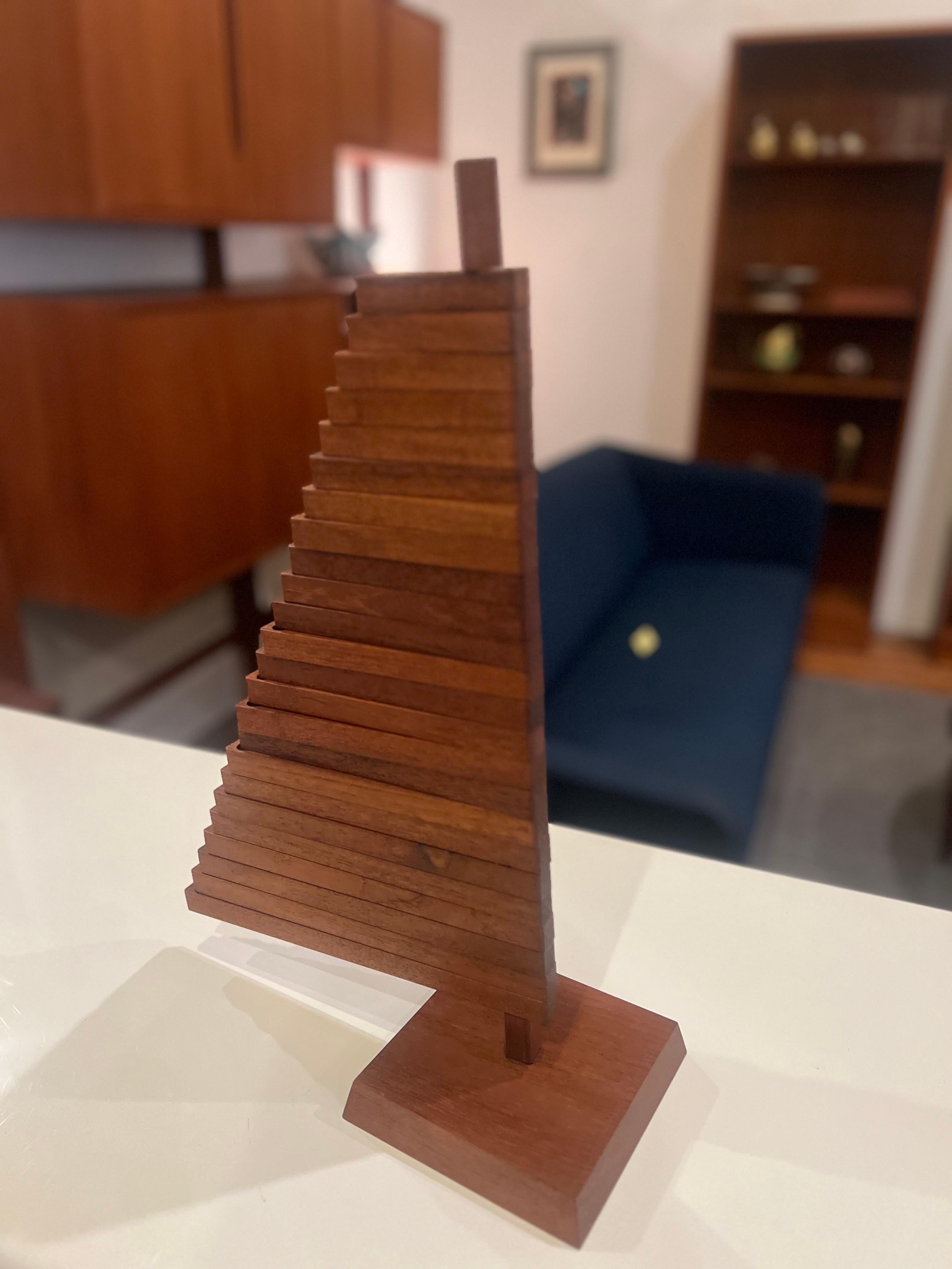 Danese Candelabro danese moderno alto a spirale a più posizioni in teak raro in vendita