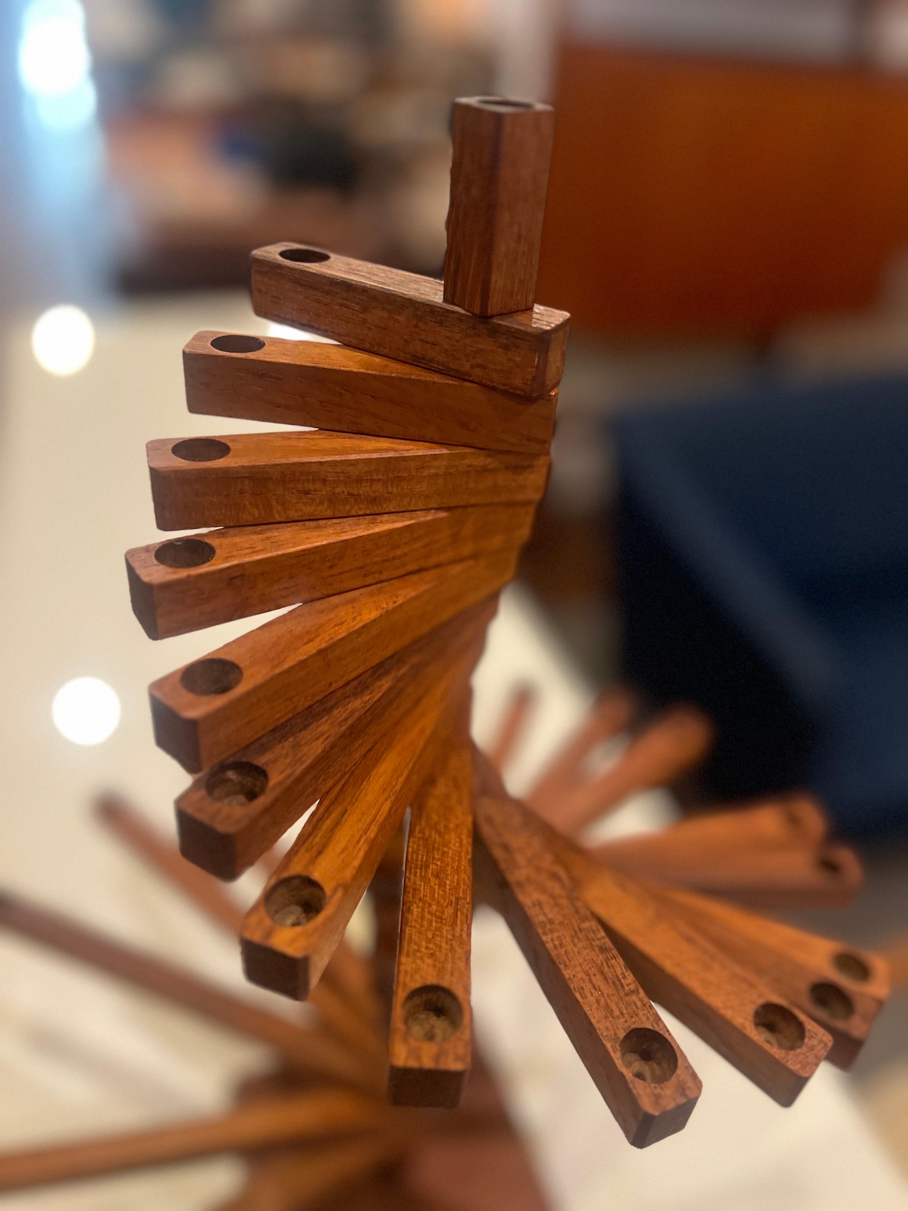 Candelabro danese moderno alto a spirale a più posizioni in teak raro In condizioni ottime in vendita a San Diego, CA