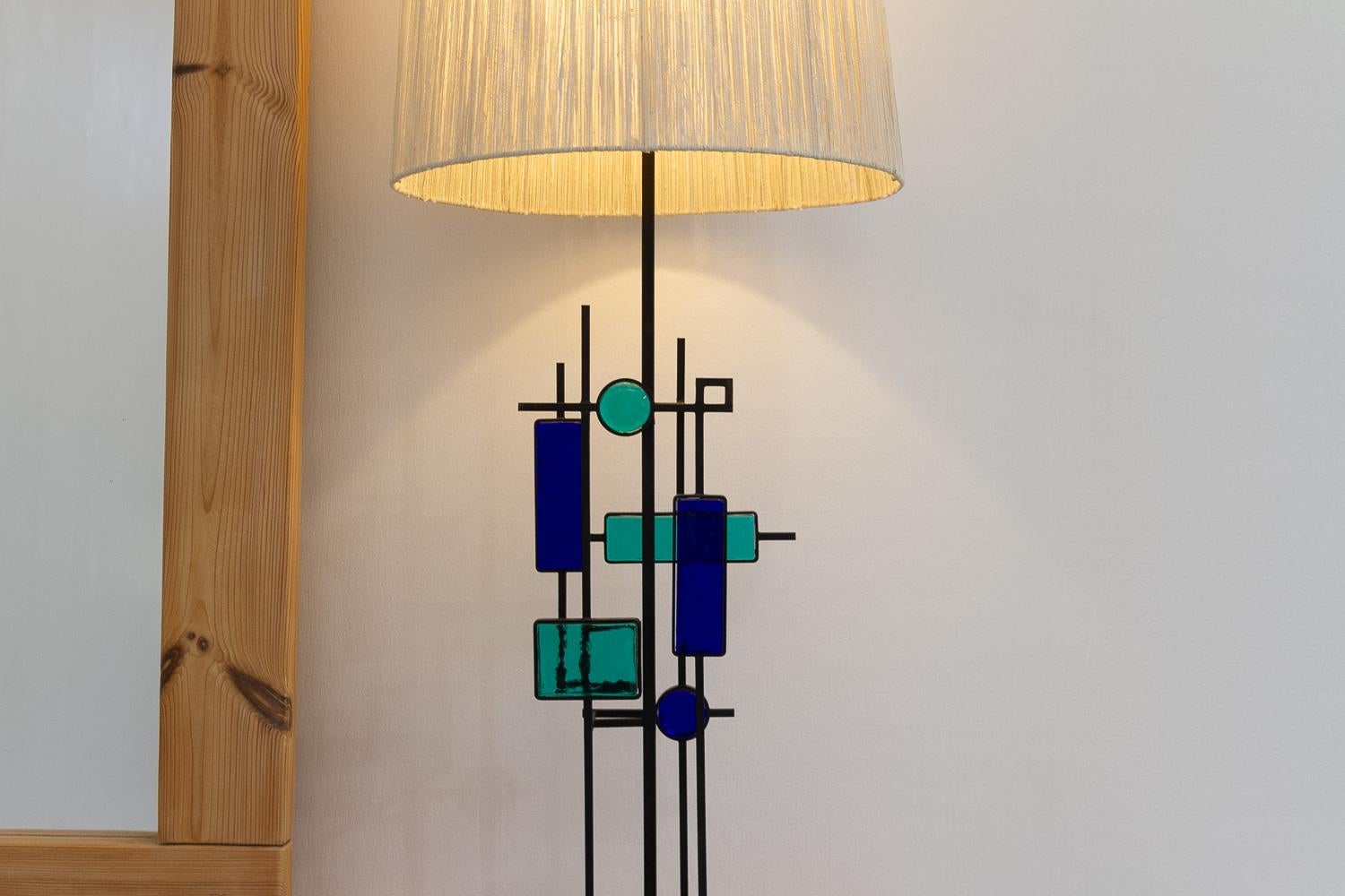 Lámpara alta de sobremesa danesa moderna de hierro y cristal de Svend Aage Holm Sørensen, década de 1970. en venta 7