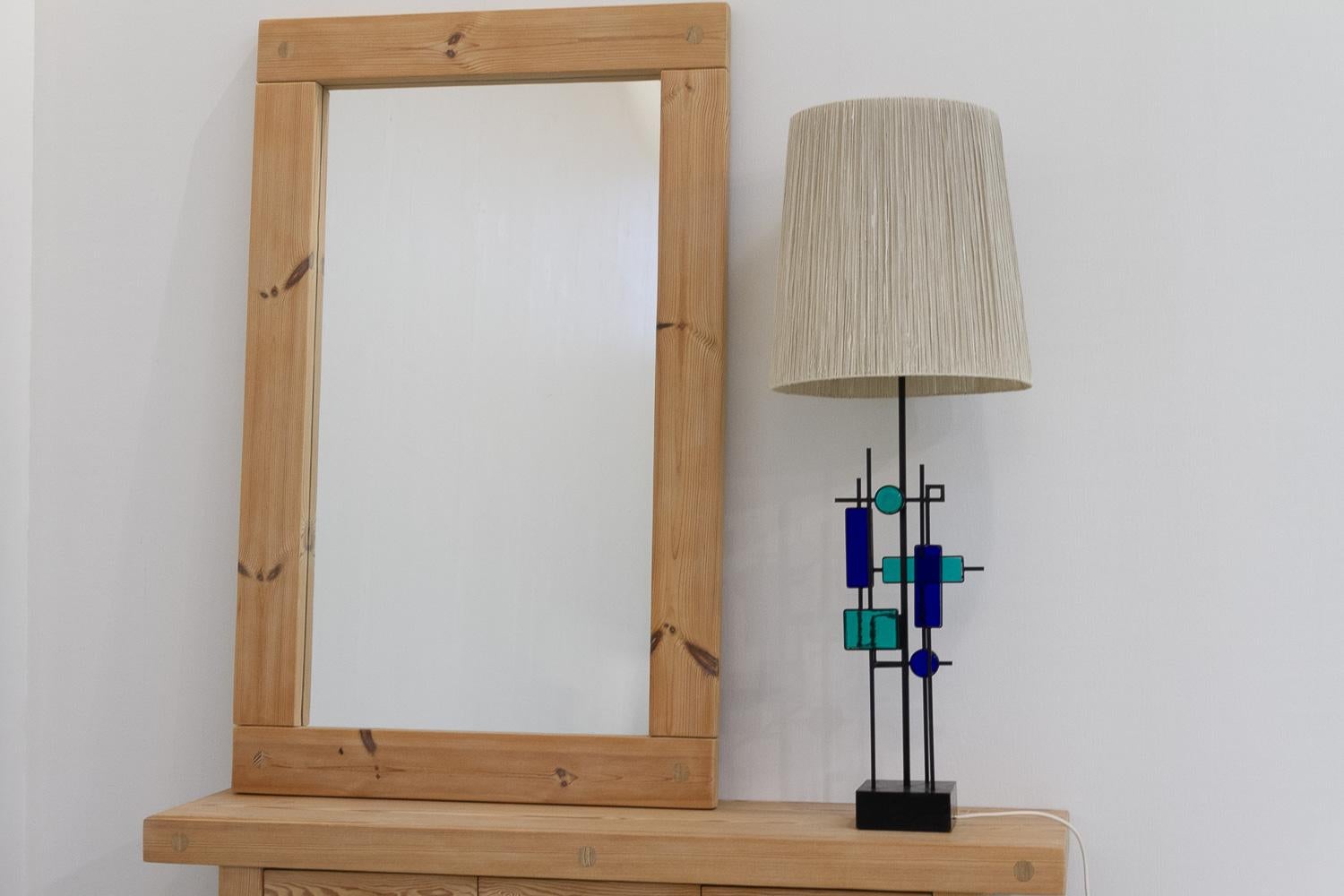 Lámpara alta de sobremesa danesa moderna de hierro y cristal de Svend Aage Holm Sørensen, década de 1970. Escandinavo moderno en venta