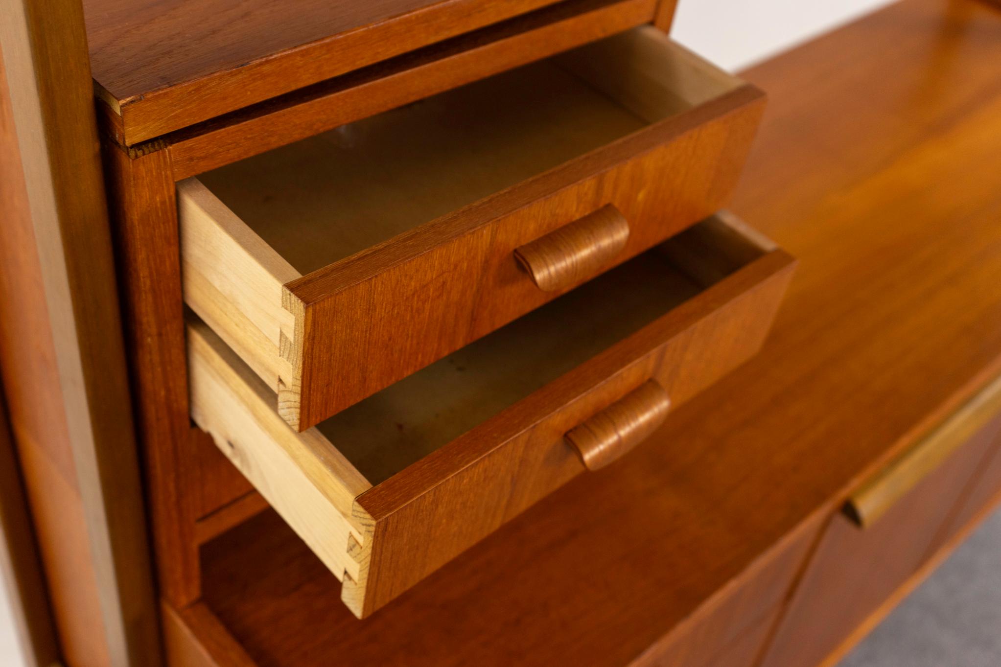 Librería/armario alto danés moderno de teca y haya en venta 4