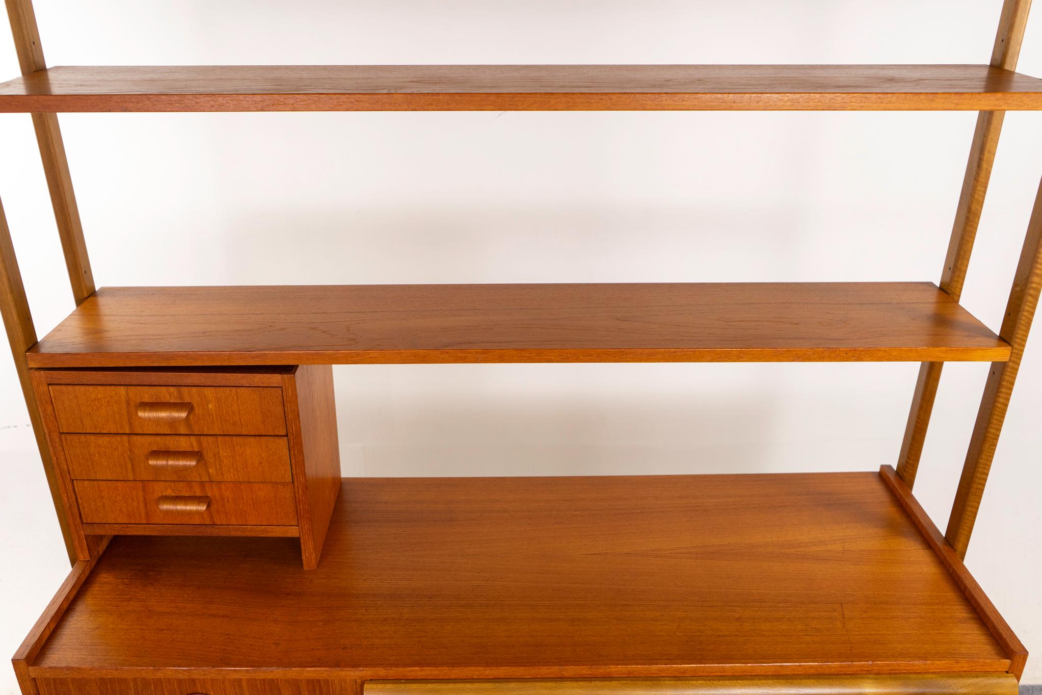Librería/armario alto danés moderno de teca y haya en venta 5
