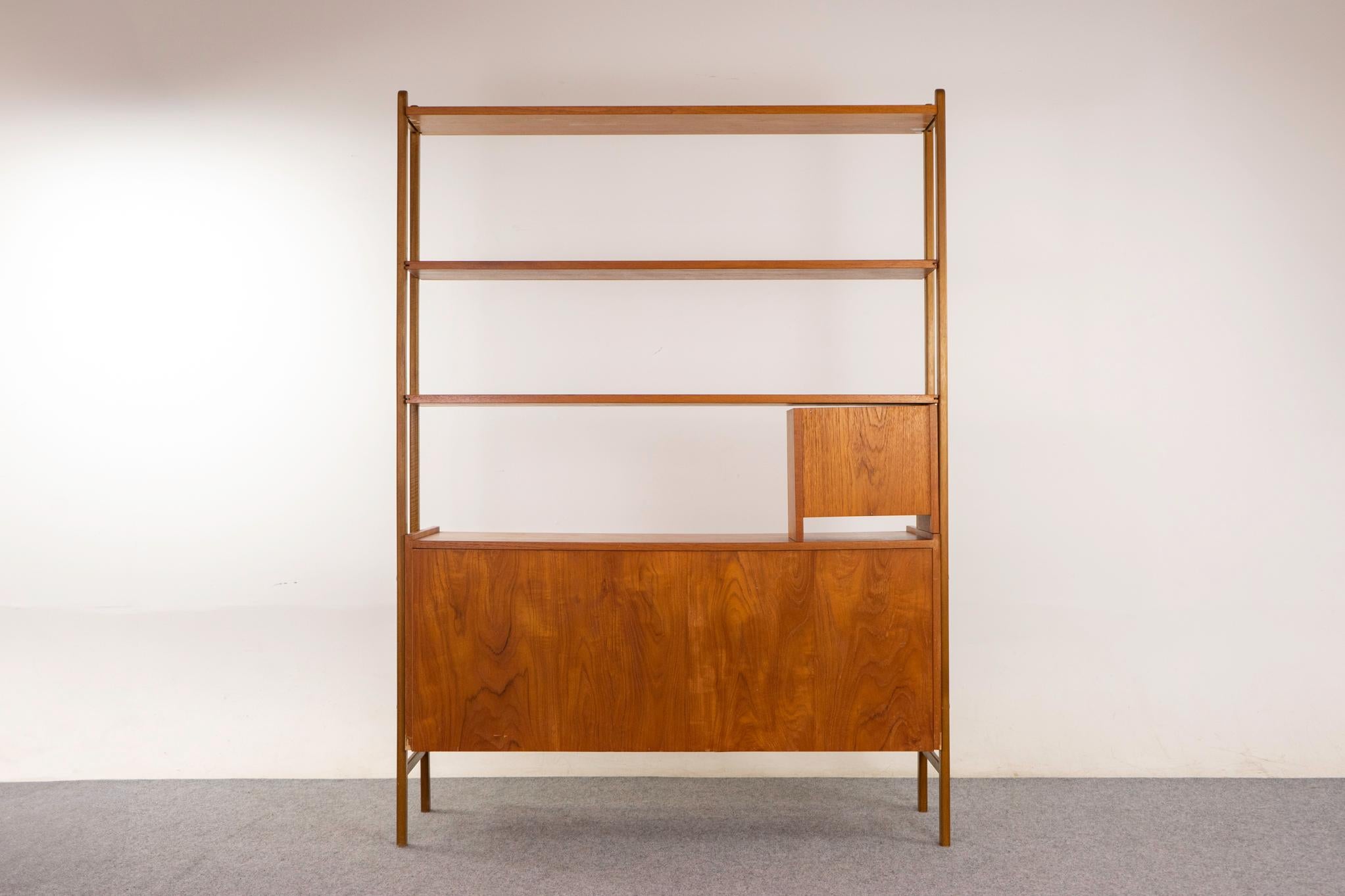 Librería/armario alto danés moderno de teca y haya en venta 7