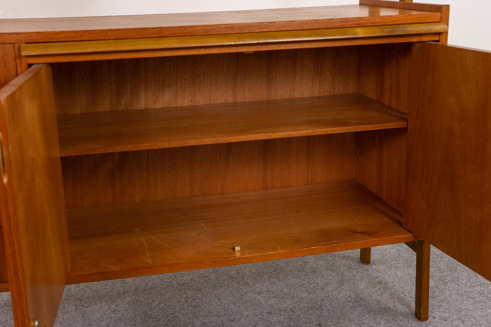 Librería/armario alto danés moderno de teca y haya Haya en venta