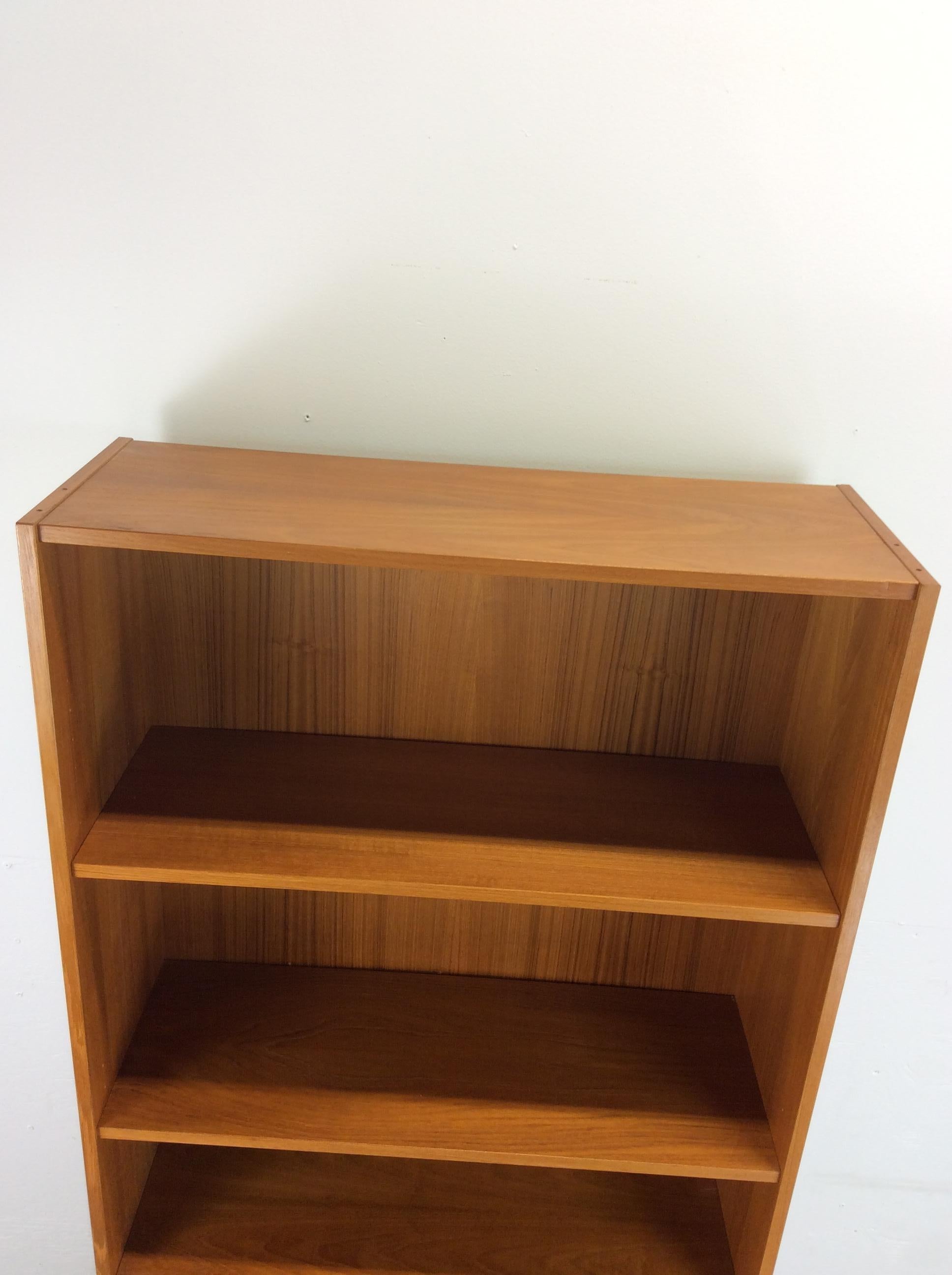 Danish Modern Tall Teak Bookcase with Adjustable Shelves For Sale 6