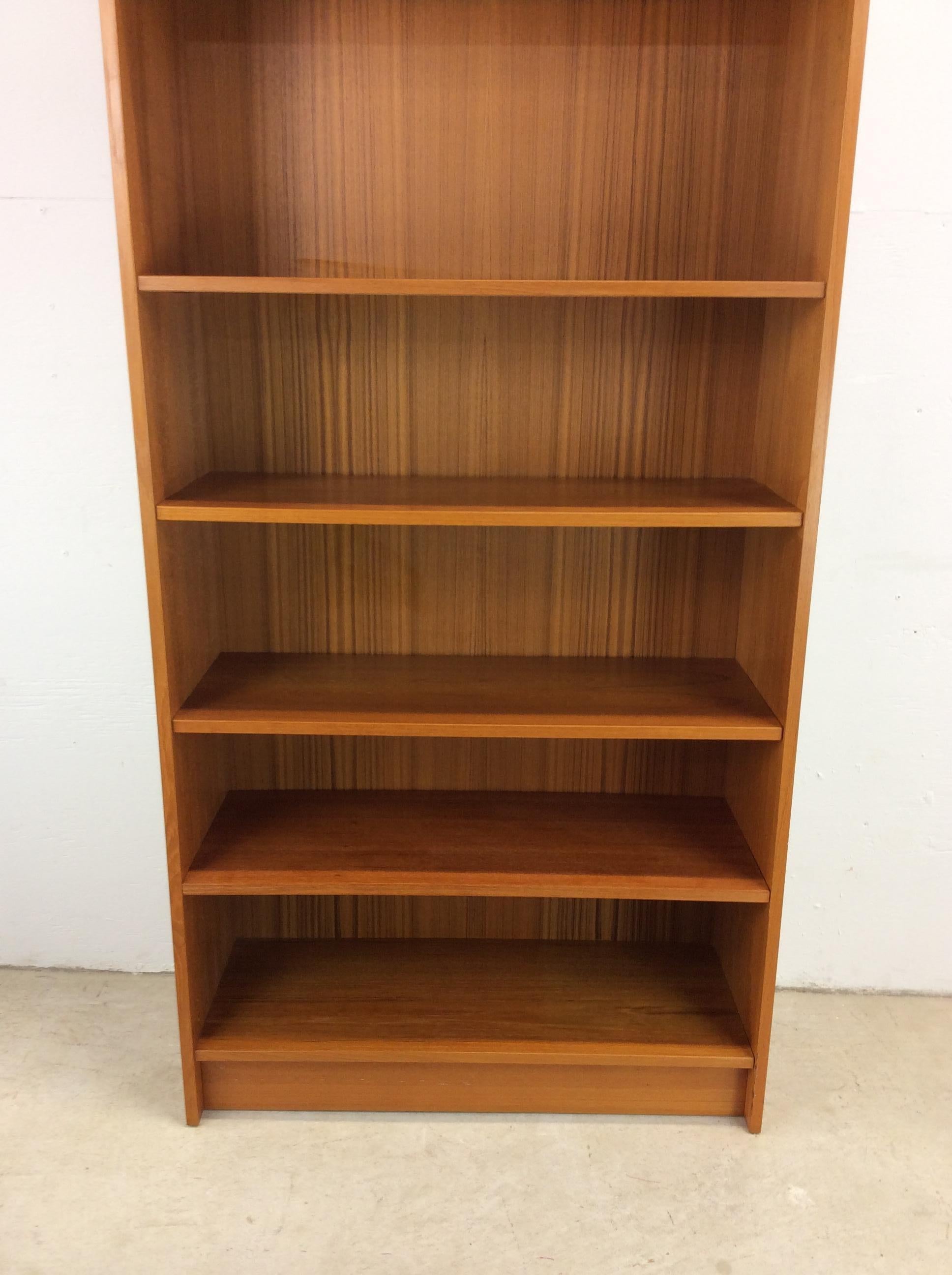tall bookcase with adjustable shelves