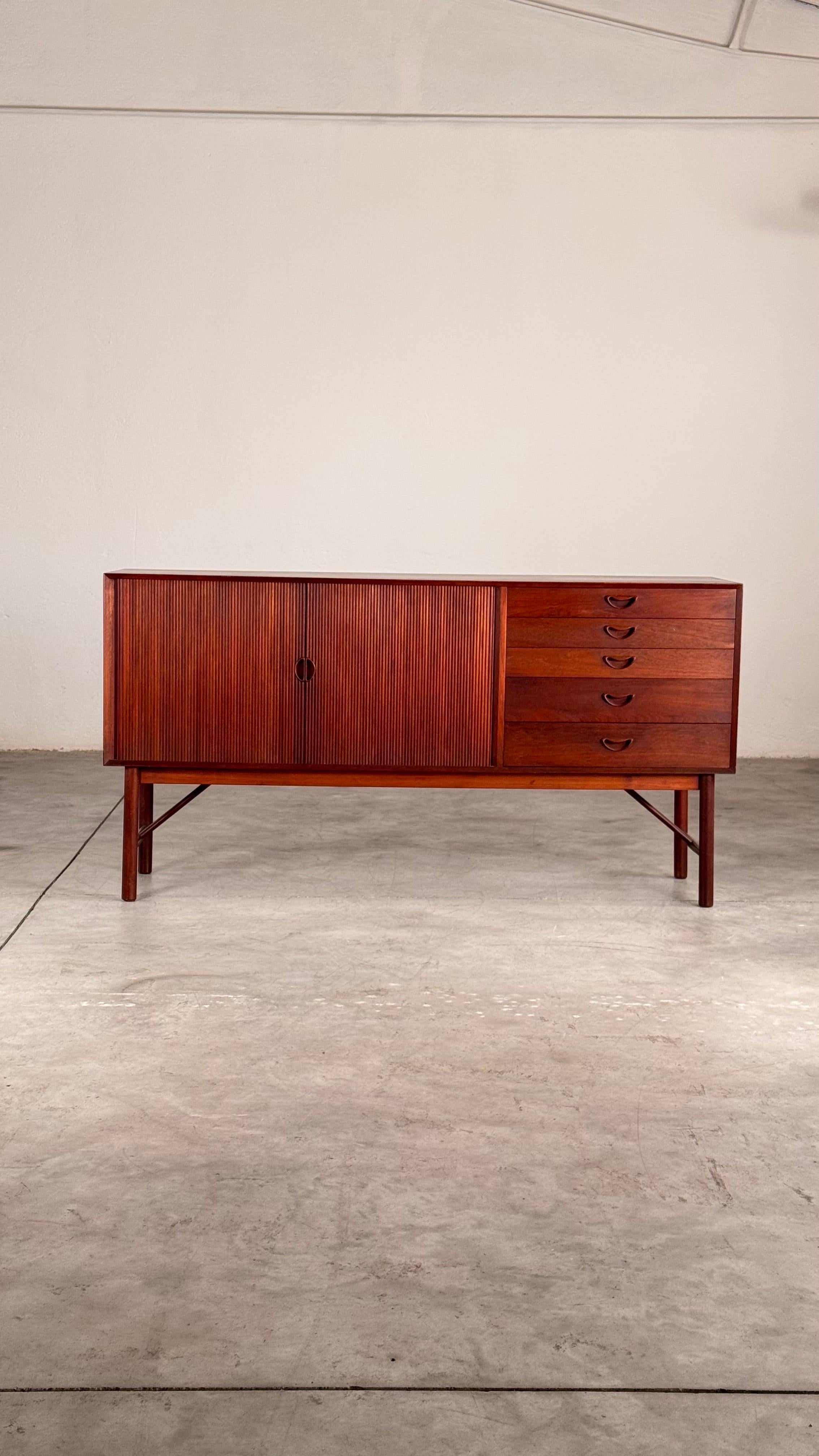 Danish Modern Tambour Credenza by Peter Hvidt & Orla Mølgaard-Nielsen for Søborg, 1960s

A remarkable example of Danish modern design, this tambour credenza by Peter Hvidt and Orla Mølgaard-Nielsen for Søborg showcases exceptional craftsmanship and