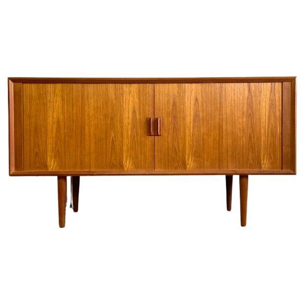 Console ou crédence danoise moderne à portes tambour