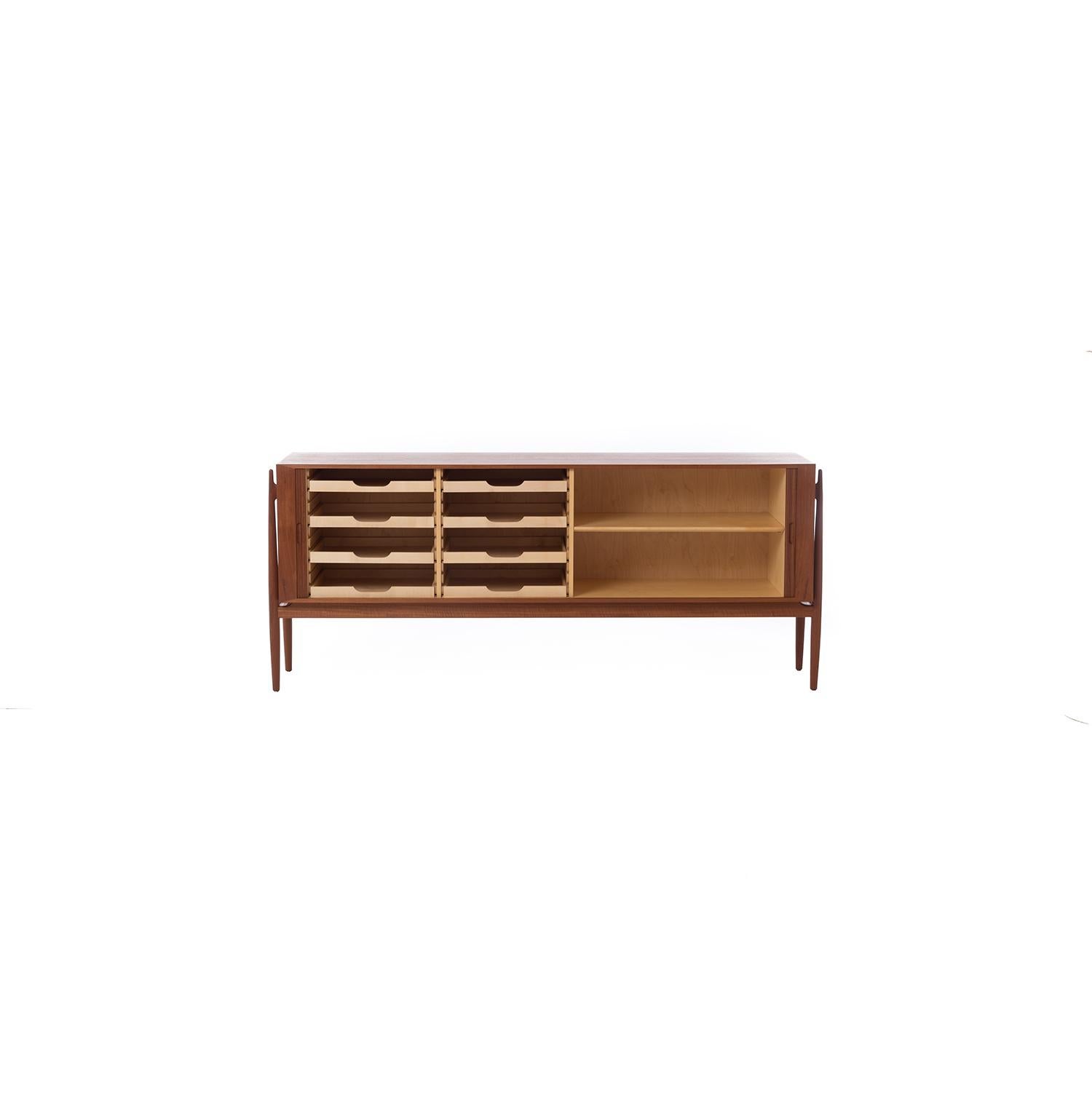 Credenza moderna danese con anta a tamburo Niels Vodder NV54 in vendita 6