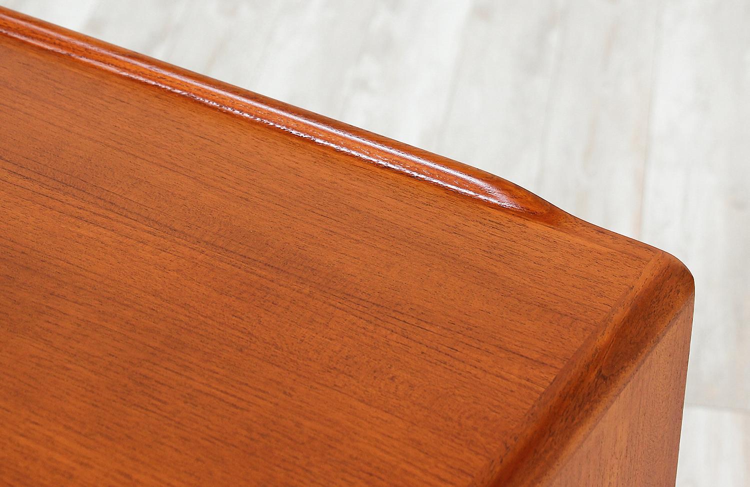 Dänisches modernes Teakholz-Credenza mit Tambour-Tür 3