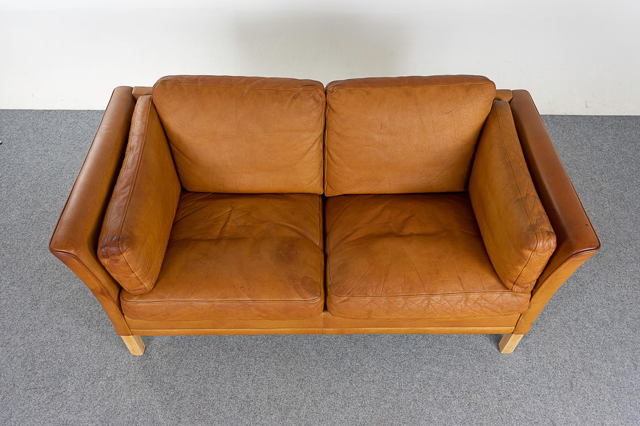 Danish Modern Tan Leather Loveseat  In Good Condition In VANCOUVER, CA