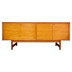 Buffet d'appoint moderne danois en teck à 4 portes, années 1960