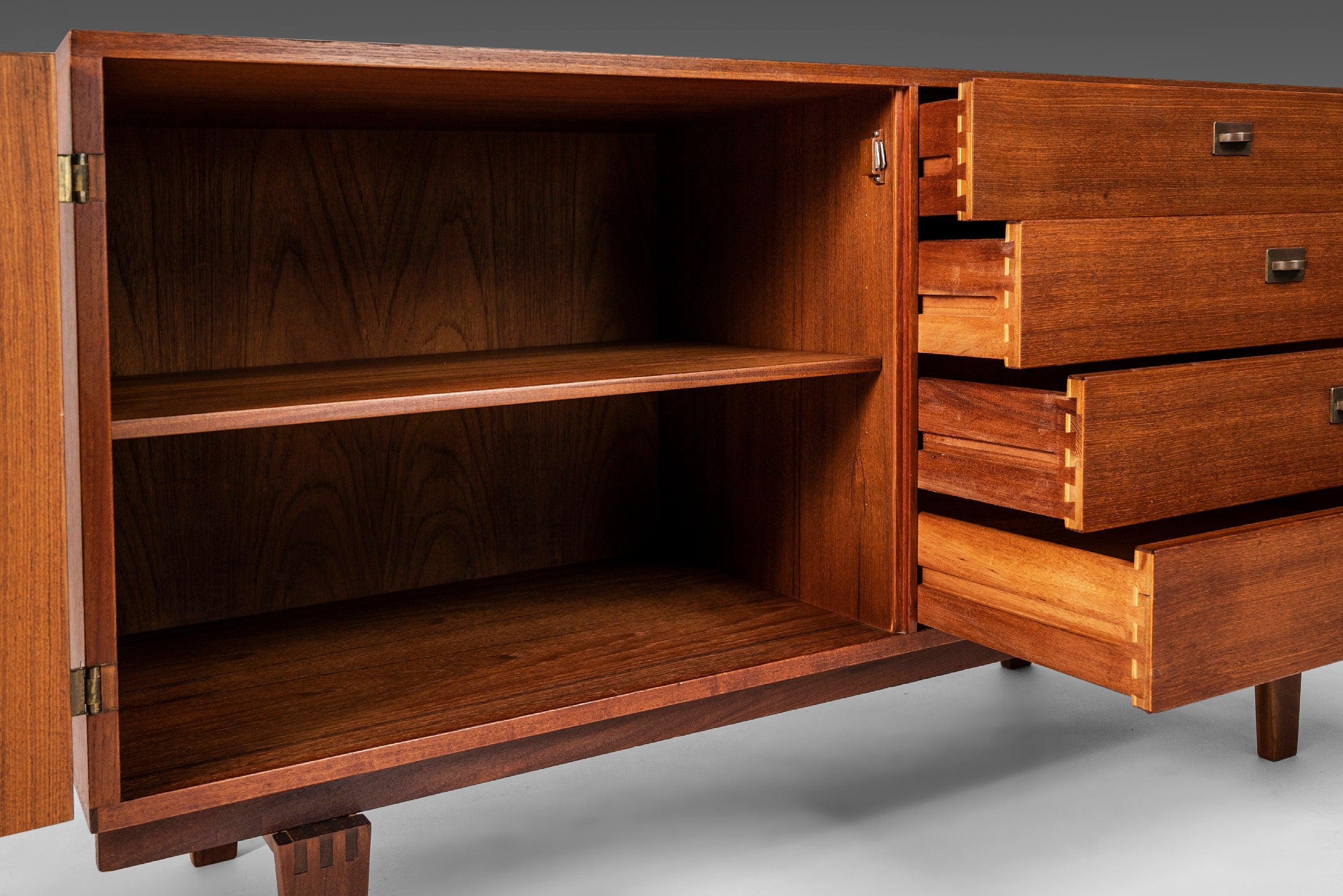 Buffet à 4 tiroirs en teck de style danois moderne de Peter Lovig Nielsen pour Dansk Designs Bon état - En vente à Deland, FL