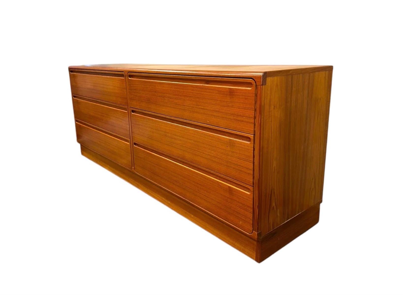 Scandinave moderne Commode moderne danoise à 6 tiroirs de Nils Jonsson pour Torring Mobelfabrik en vente