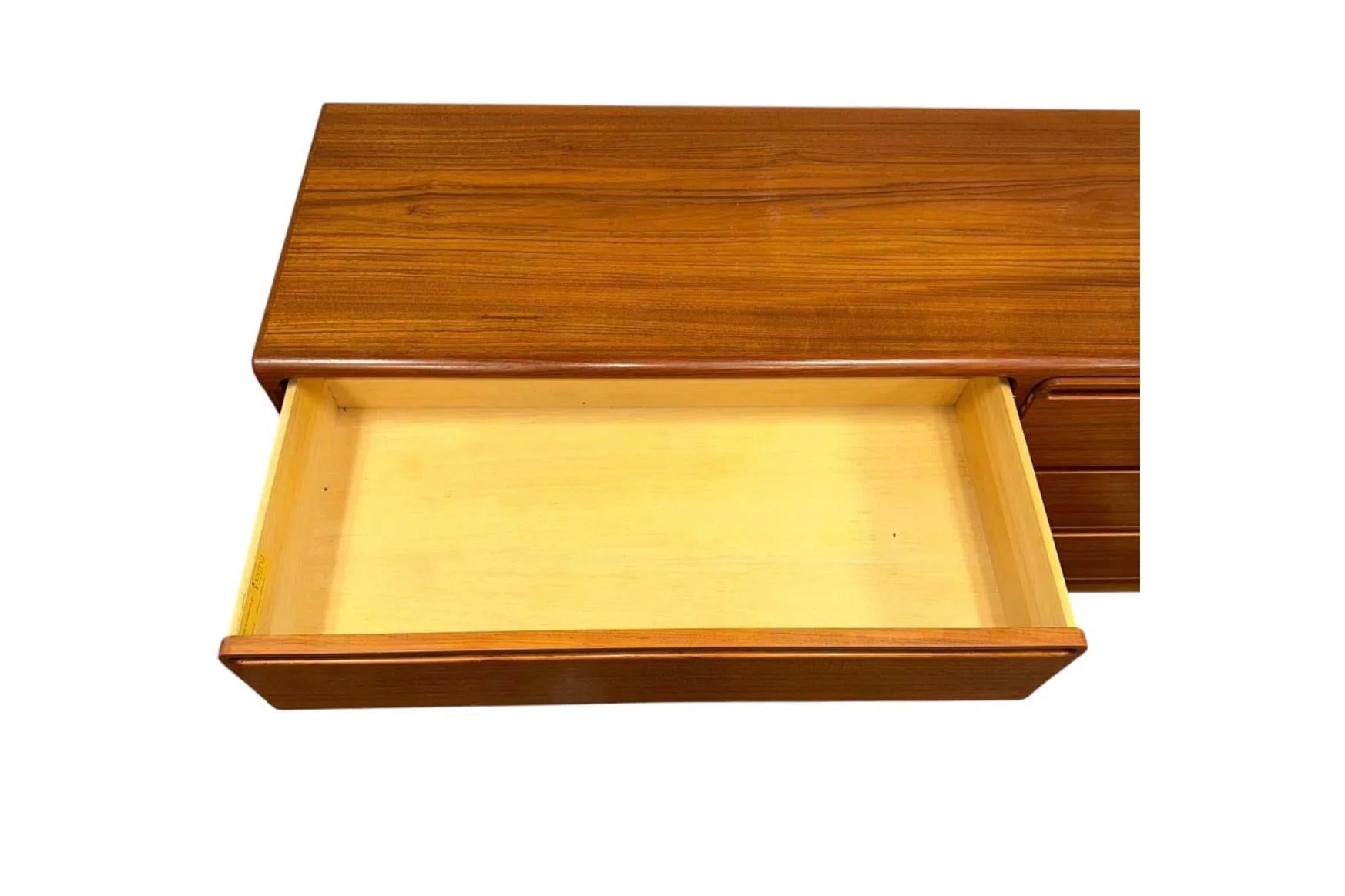 Danois Commode moderne danoise à 6 tiroirs de Nils Jonsson pour Torring Mobelfabrik en vente