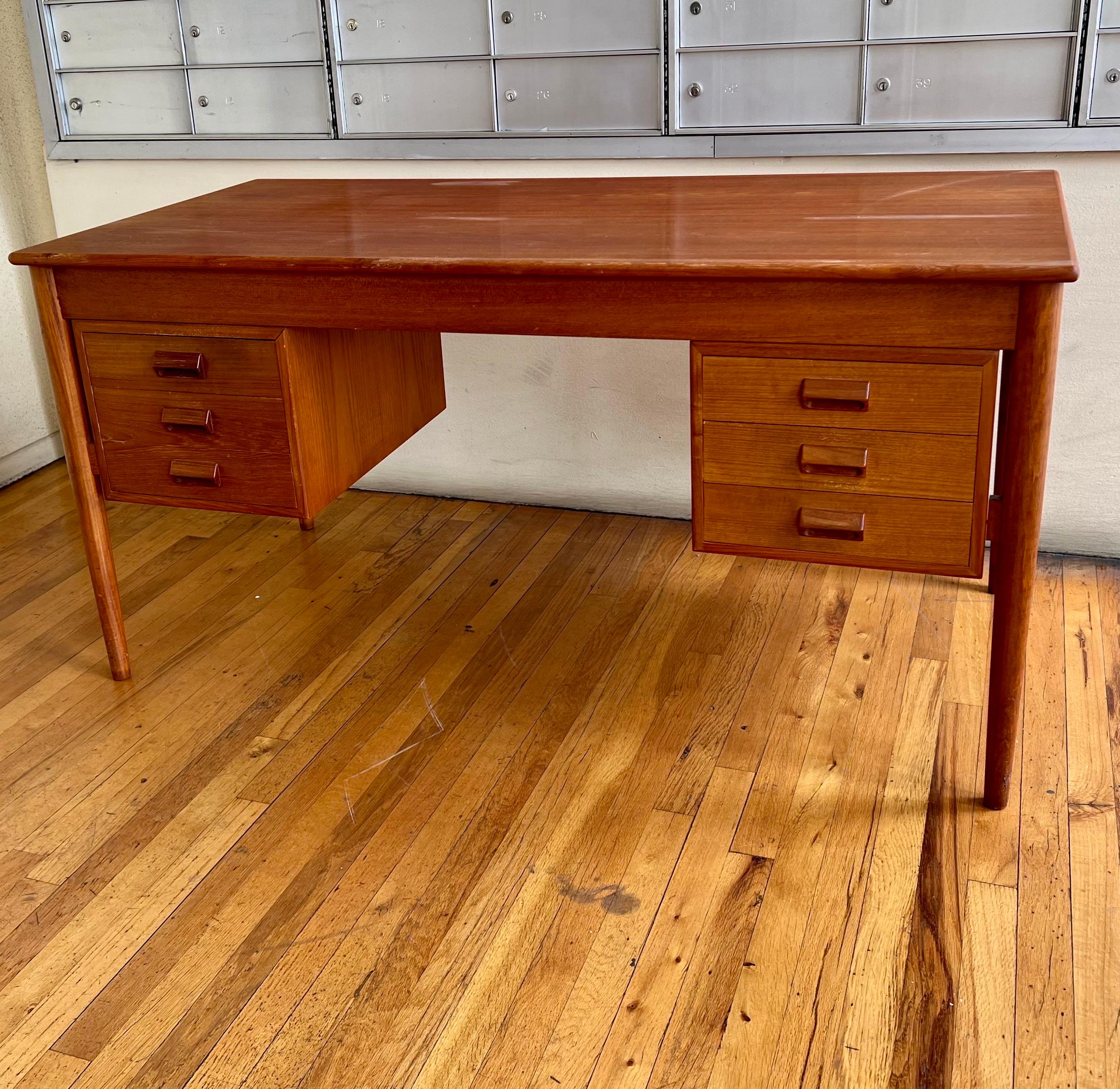 Beautiful elegant Danish design desk by Borge Mogensen in teak nice quality and craftsmanship, dovetail drawers, we have lightly sanded and refinished the top, cleaned and oiled the desk looks great.