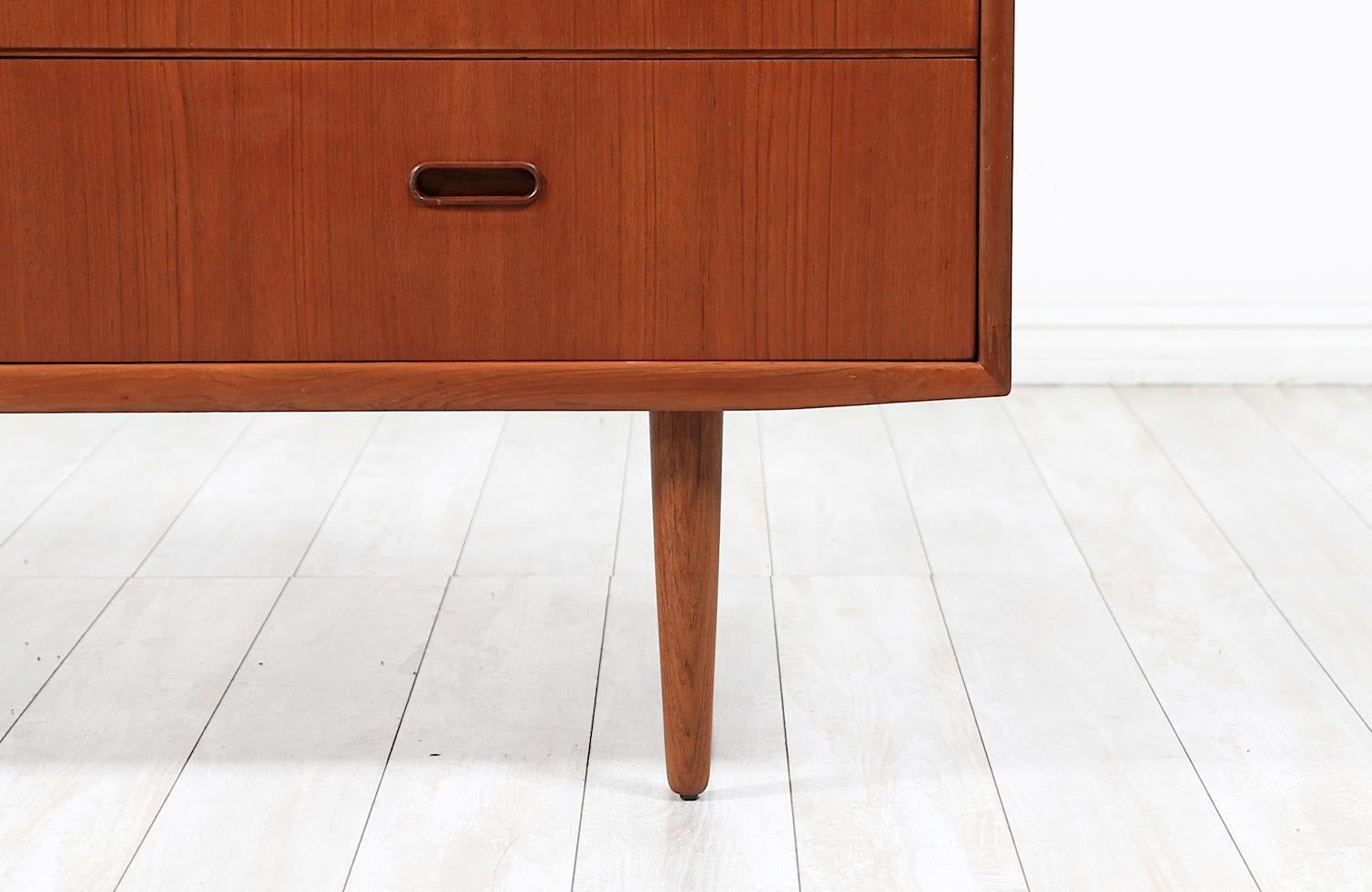  Expertly Restored - Danish Modern Teak 9-Drawer Dresser by Falster For Sale 3