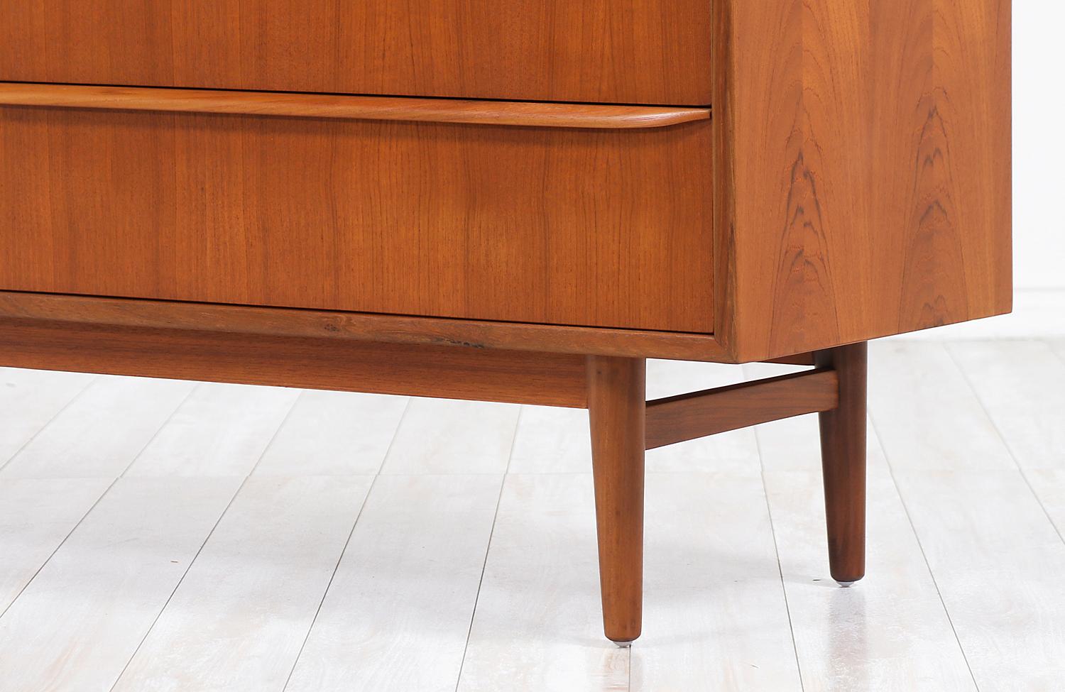 Danish Modern Teak 9-Drawer Dresser 4