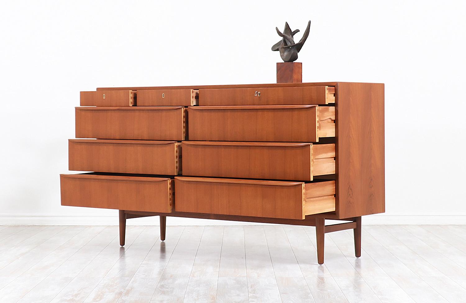 Mid-Century Modern Danish Modern Teak 9-Drawer Dresser