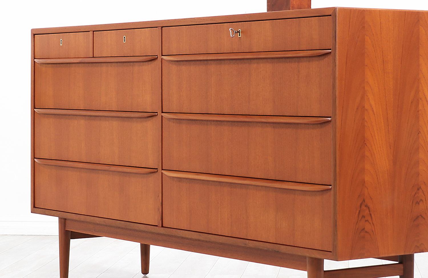 Danish Modern Teak 9-Drawer Dresser 2