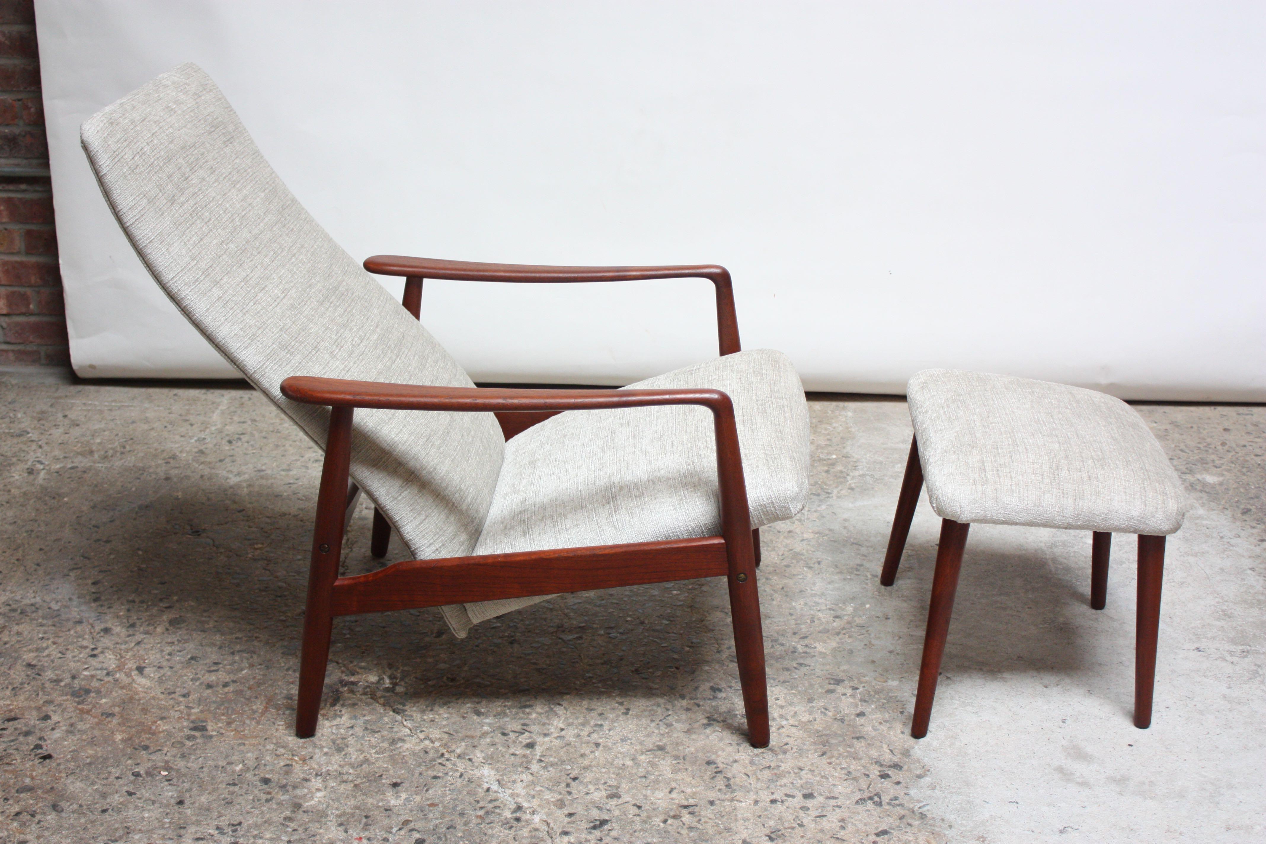 Danish Modern Teak Adjustable Lounge Chair and Ottoman by Søren Ladefoged In Excellent Condition In Brooklyn, NY
