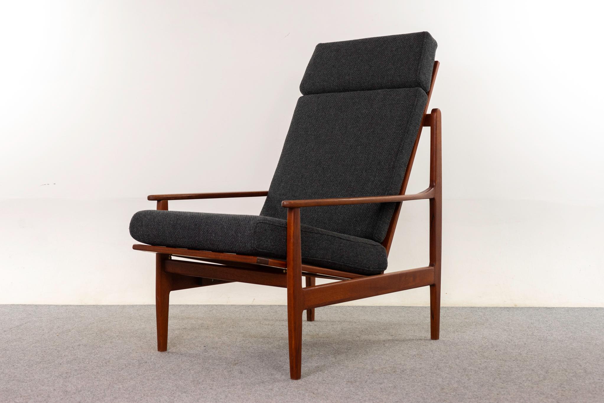 Scandinave moderne Fauteuil de salon moderne danois réglable en teck en vente
