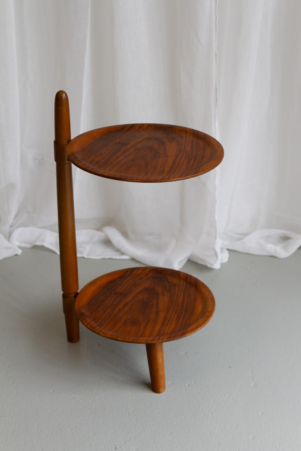 Danish Modern Teak and Beech Side Table by Edmund Jørgensen, 1950s.
Sculptural two tier side table with stained oak frame and round teak plywood tabletops.
Stable construction with three legs
Made at Edmund Jørgensens Møbelfabrik, Denmark in the