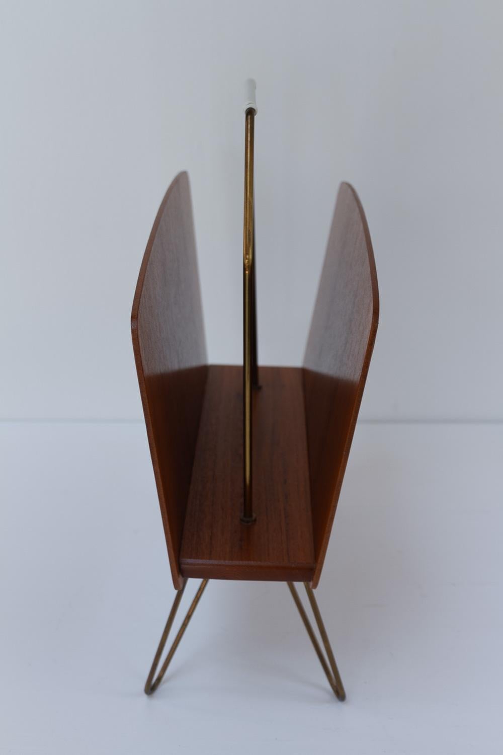 Danish Modern Teak and Brass Magazine Rack, 1950s. In Good Condition In Asaa, DK