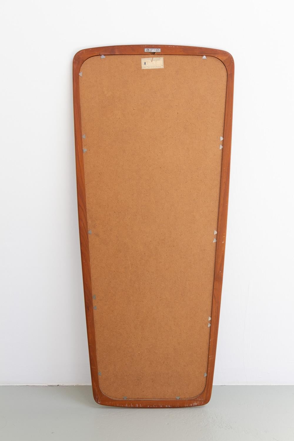 Dänischer moderner Wandspiegel aus Teakholz und Messing, 1950er Jahre. im Angebot 9