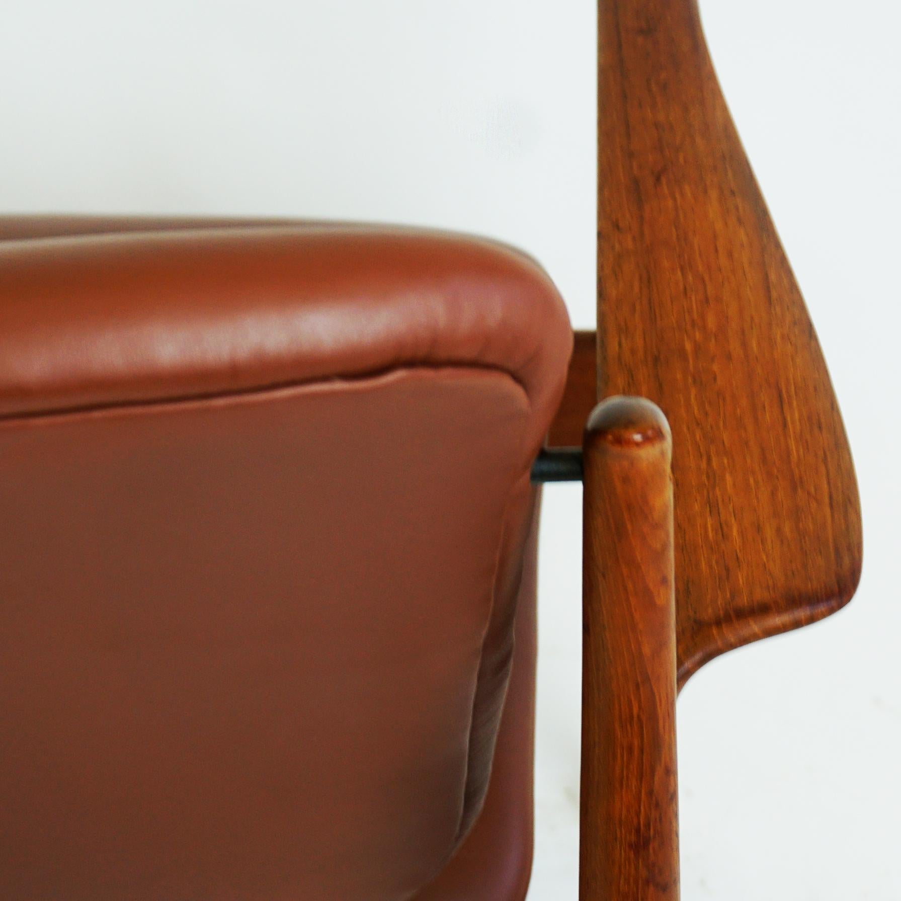 Chaise longue danoise moderne en teck et cuir Brown par Finn Juhl pour France and Son en vente 3