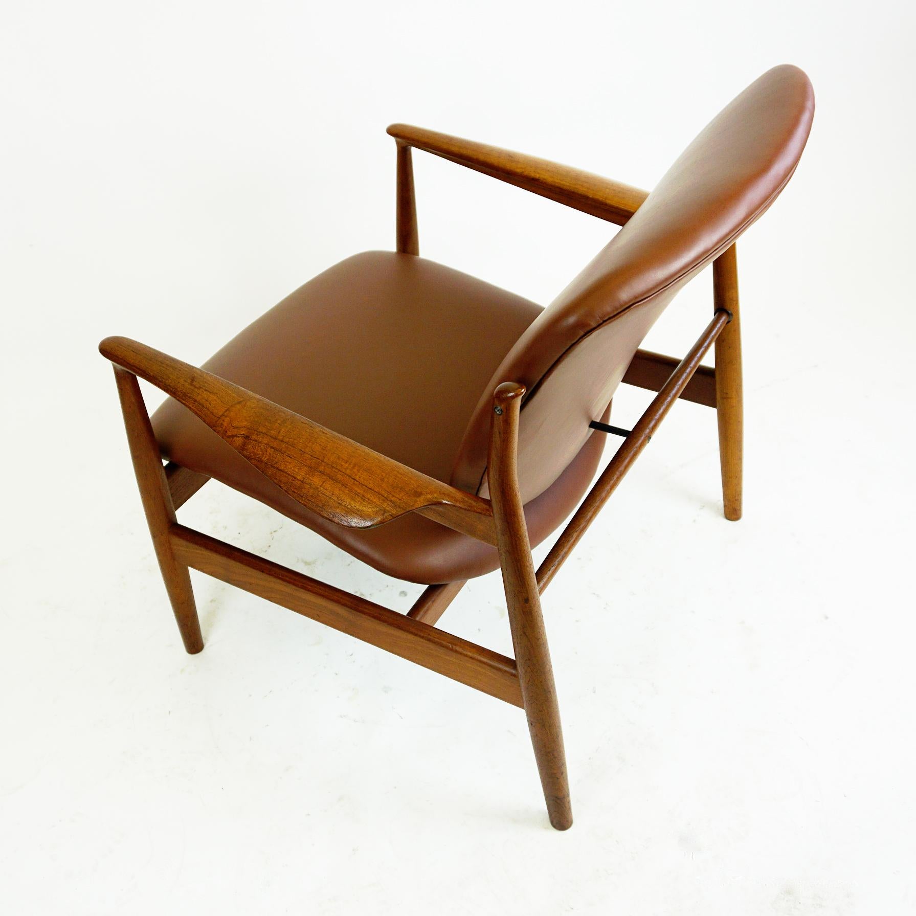 Chaise longue danoise moderne en teck et cuir Brown par Finn Juhl pour France and Son en vente 4