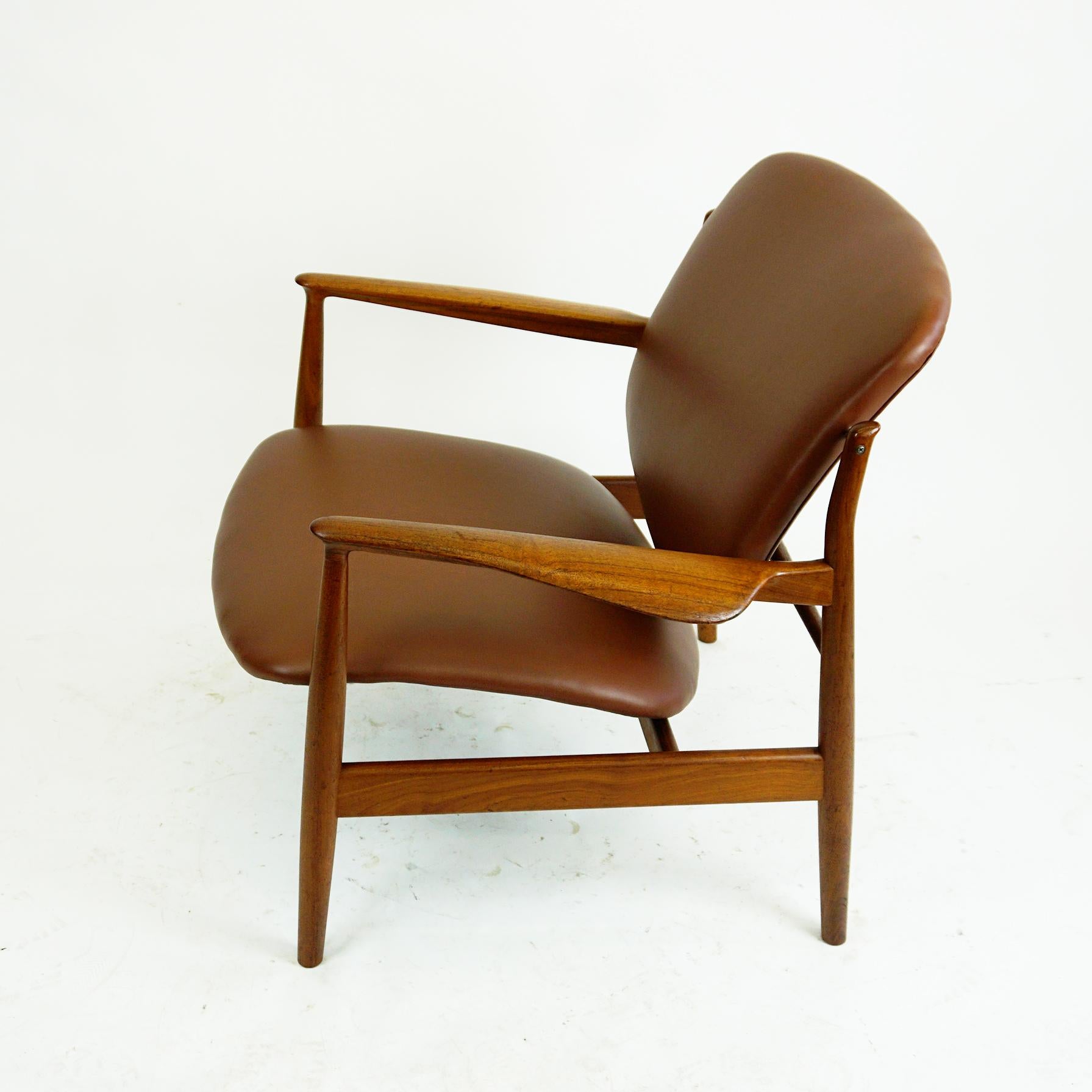 Chaise longue danoise moderne en teck et cuir Brown par Finn Juhl pour France and Son en vente 5
