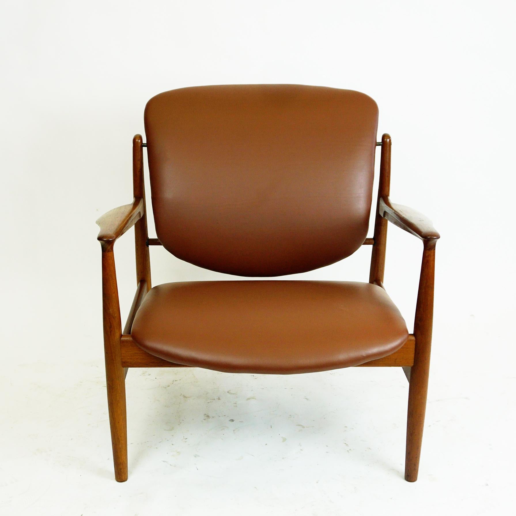 Danois Chaise longue danoise moderne en teck et cuir Brown par Finn Juhl pour France and Son en vente
